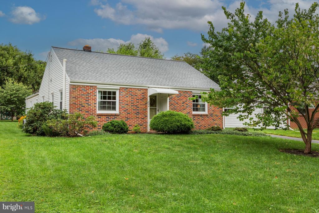 Photo of 204 Elizabeth Drive, LANCASTER, PA 17601 (MLS # PALA2074010)