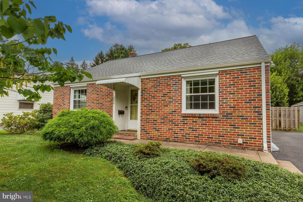 Photo of 204 Elizabeth Drive, LANCASTER, PA 17601 (MLS # PALA2074010)