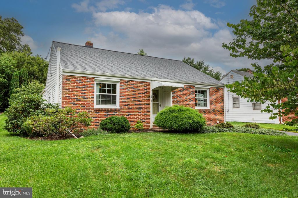 Photo of 204 Elizabeth Drive, LANCASTER, PA 17601 (MLS # PALA2074010)