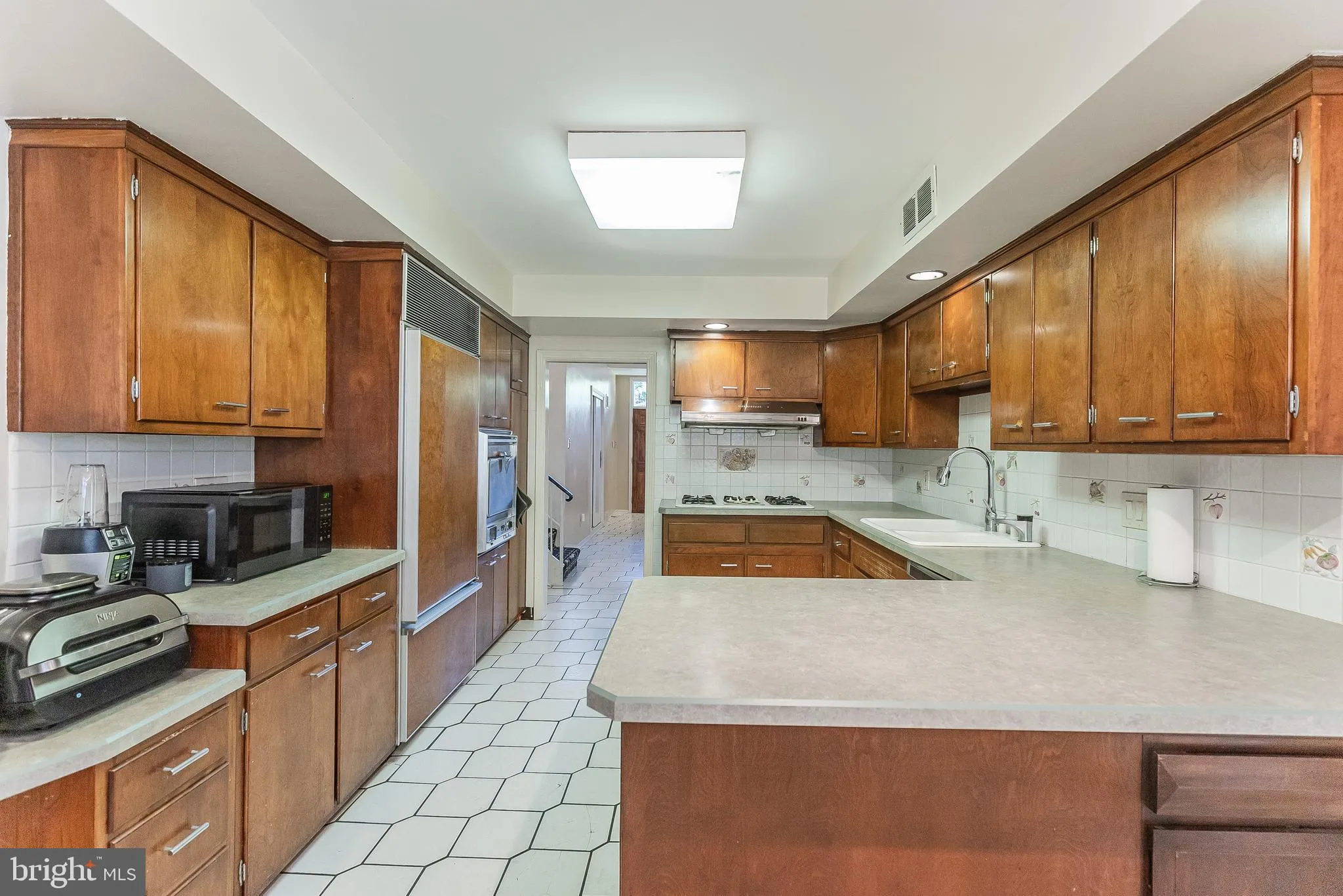 Cheltenham, Pennsylvania 19012, United States, 3 Bedrooms Bedrooms, ,3 BathroomsBathrooms,Residential,Contingent,39354