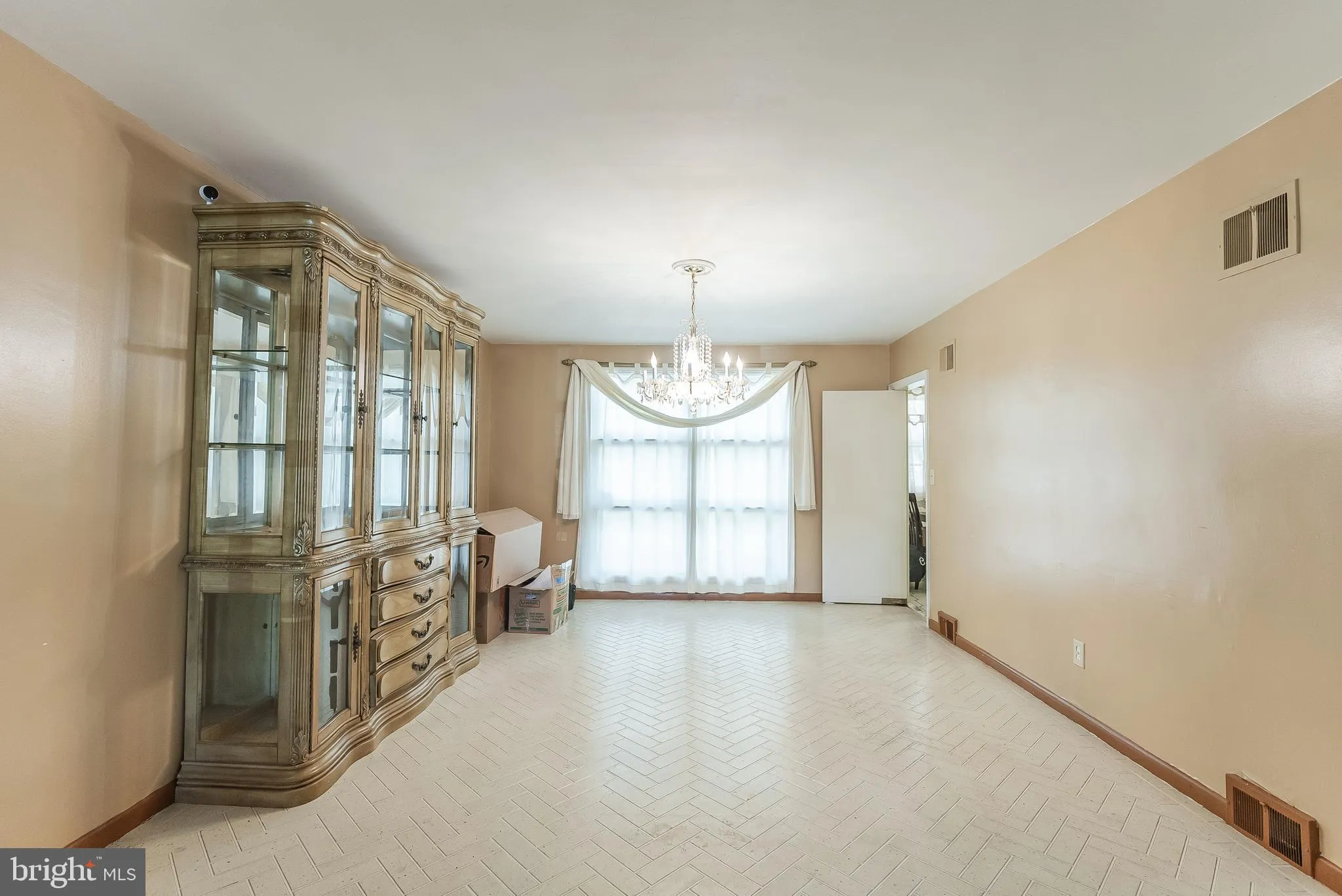 Cheltenham, Pennsylvania 19012, United States, 3 Bedrooms Bedrooms, ,3 BathroomsBathrooms,Residential,Contingent,39354