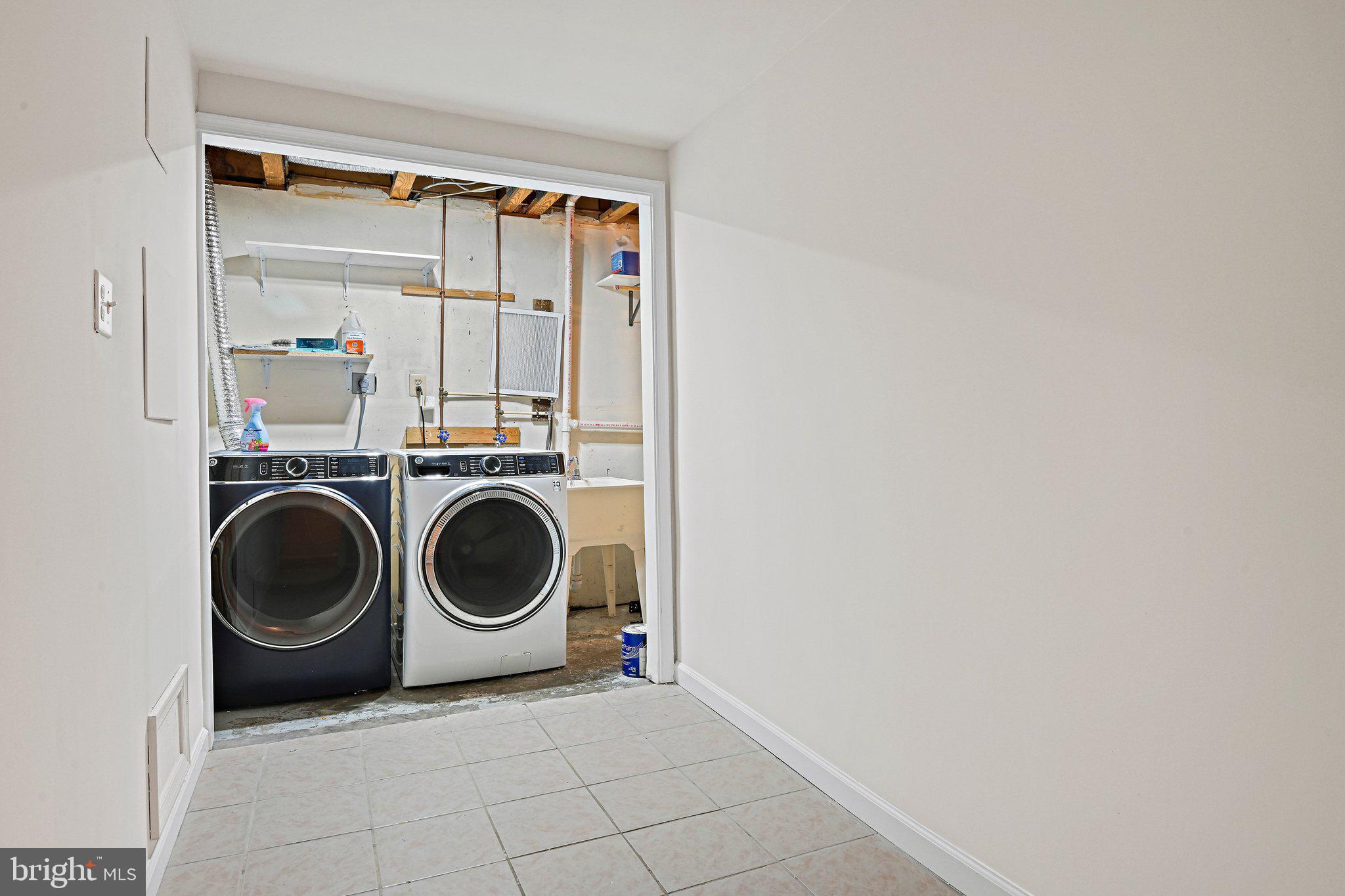 COUNTRYSIDE - Residential