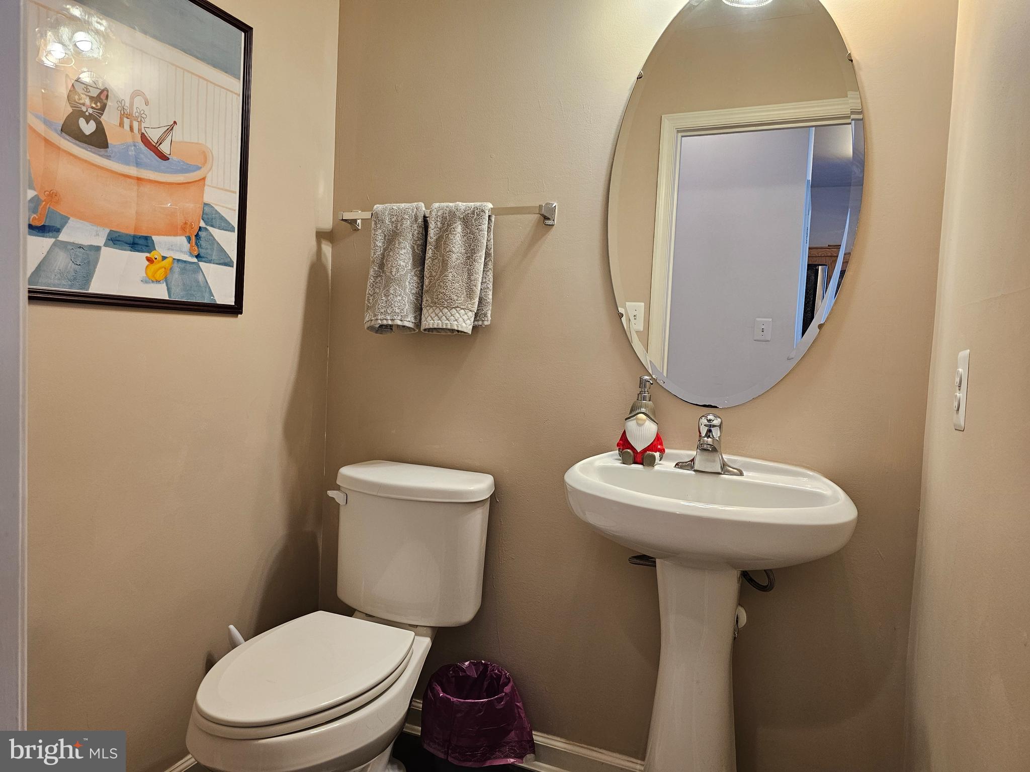 COLONIAL VILLAGE - Residential