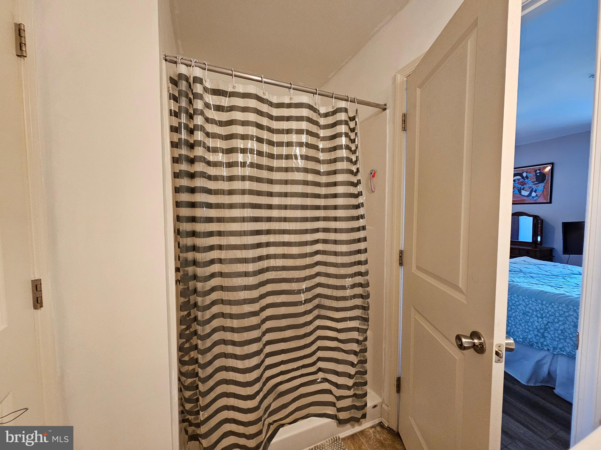 COLONIAL VILLAGE - Residential