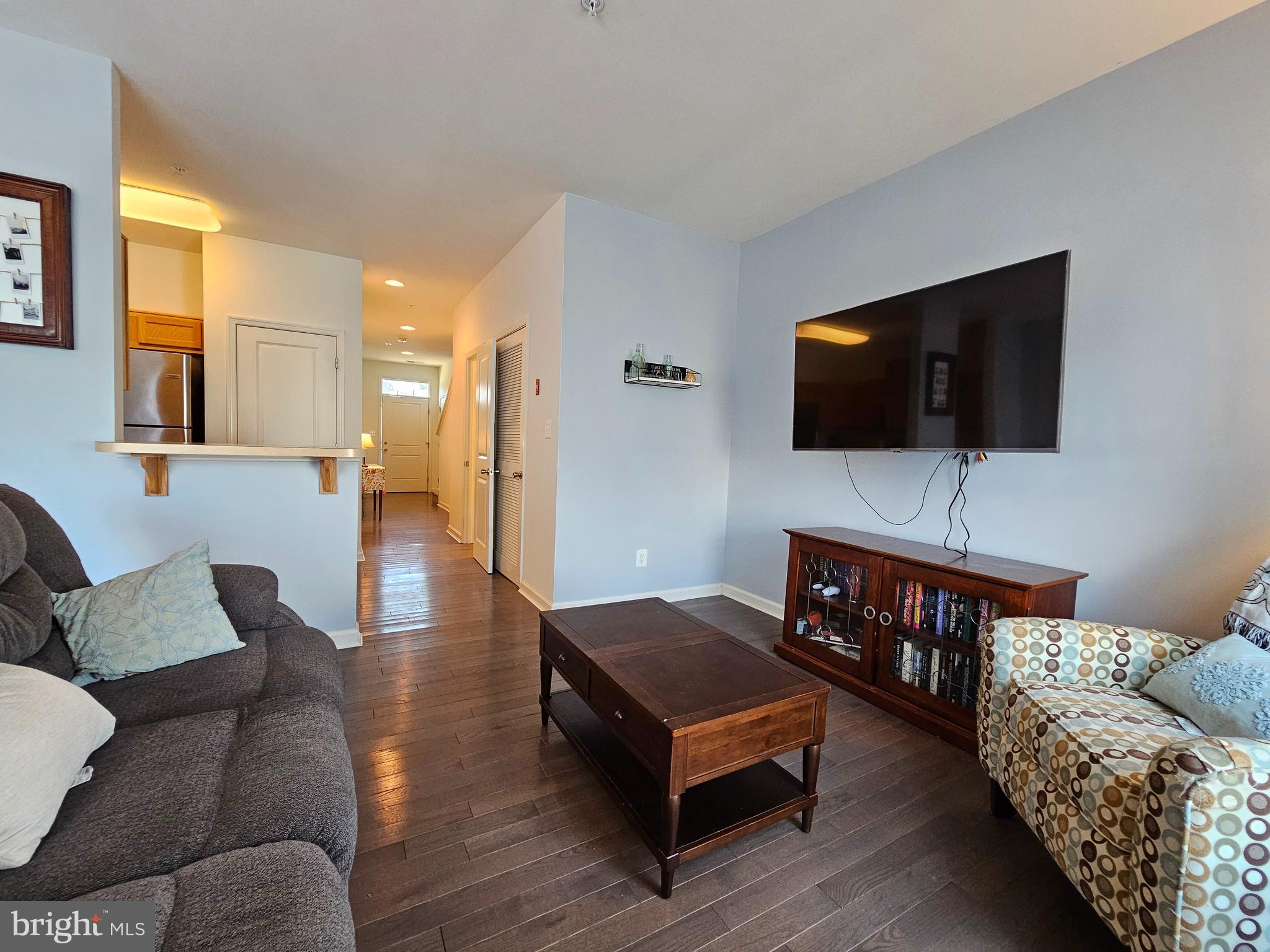 COLONIAL VILLAGE - Residential