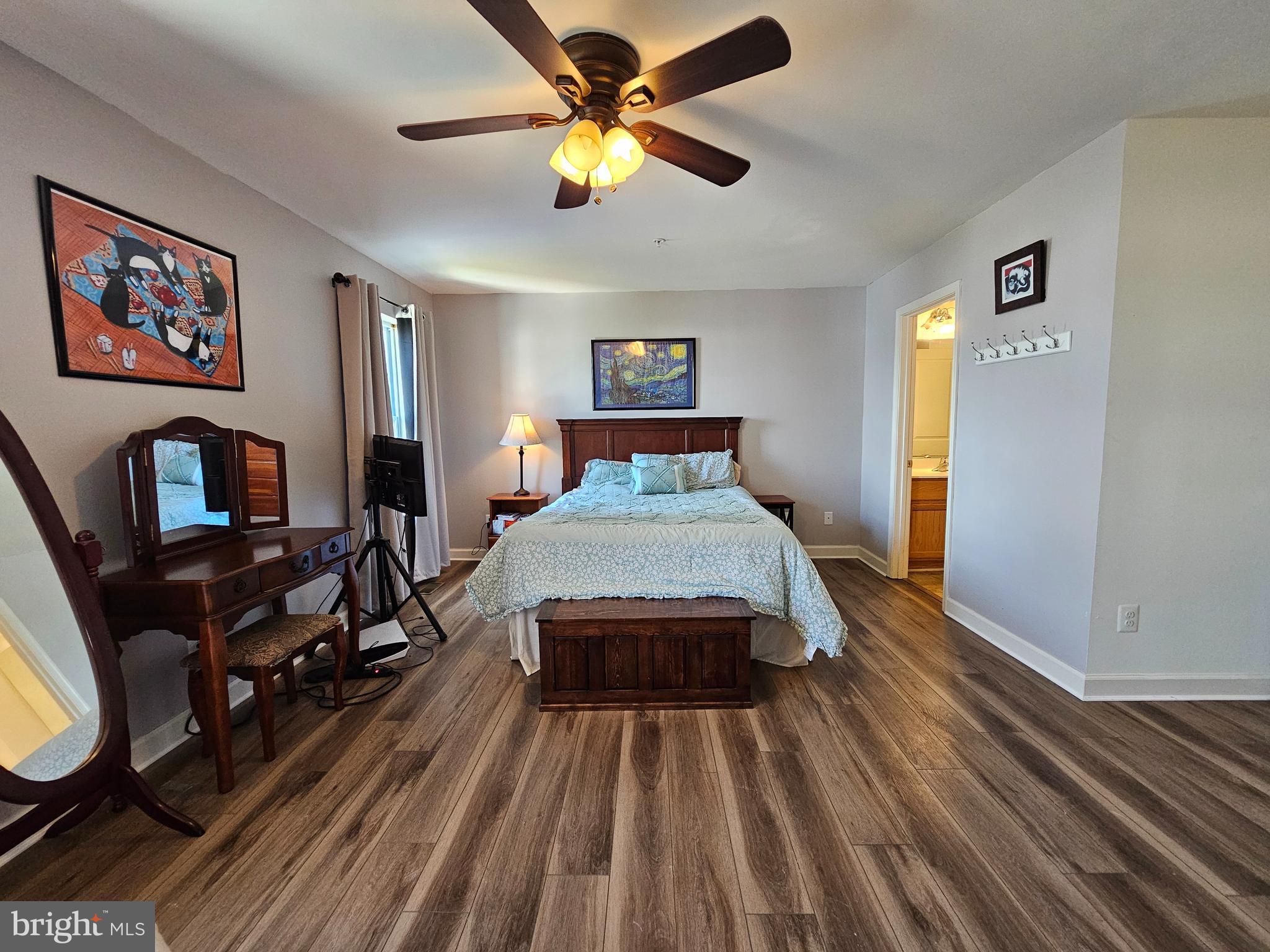 COLONIAL VILLAGE - Residential