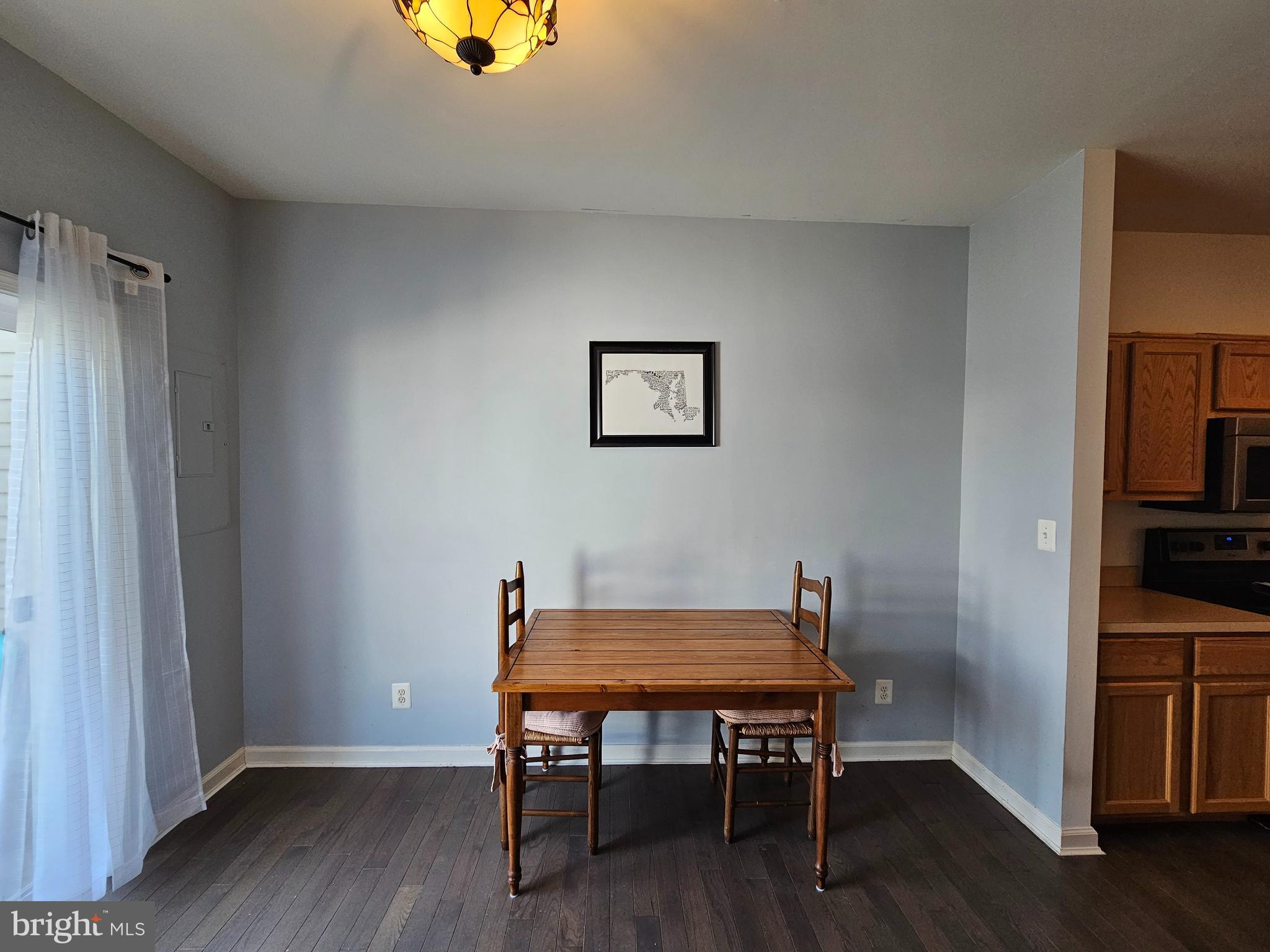 COLONIAL VILLAGE - Residential