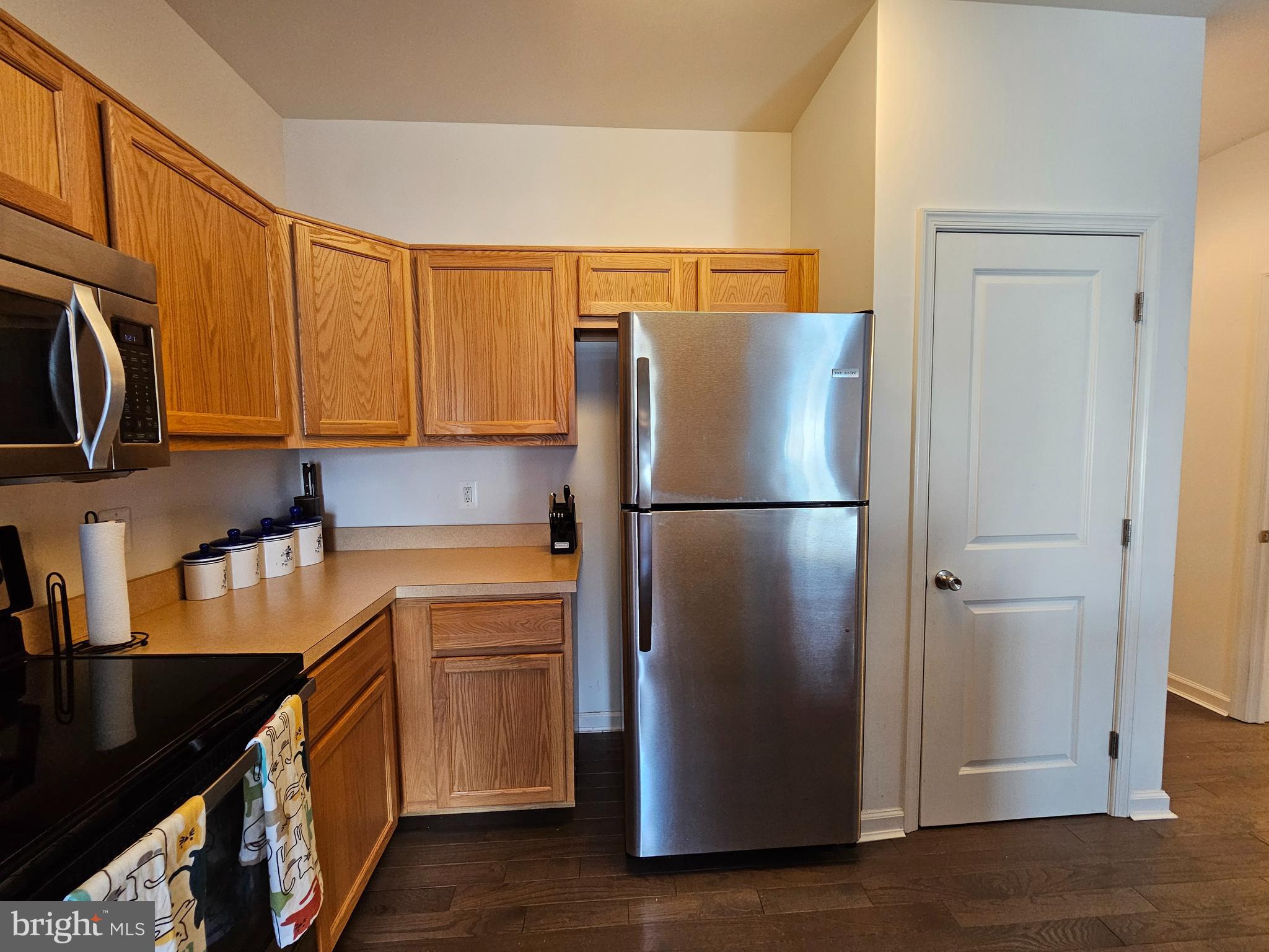 COLONIAL VILLAGE - Residential