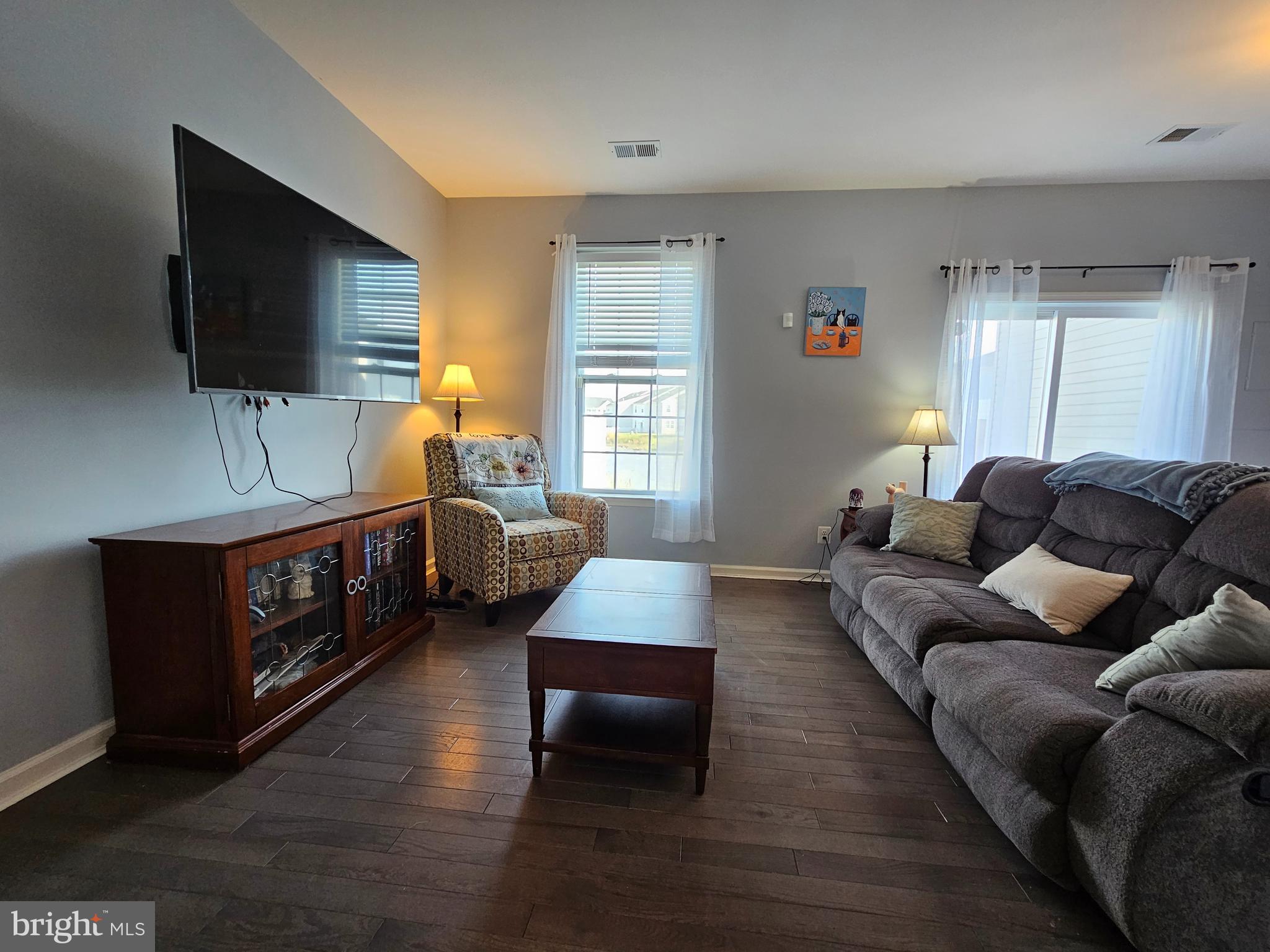 COLONIAL VILLAGE - Residential