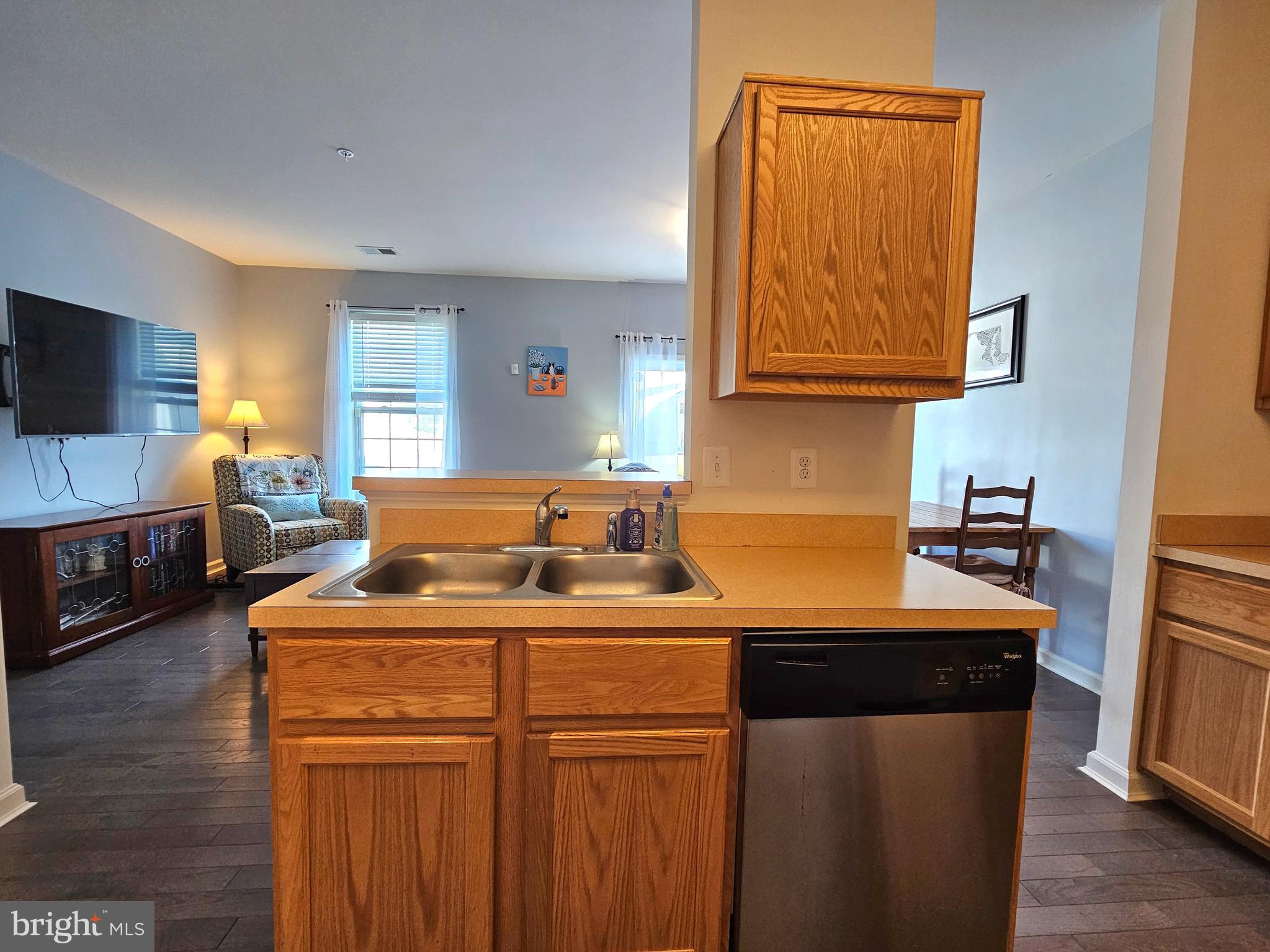 COLONIAL VILLAGE - Residential