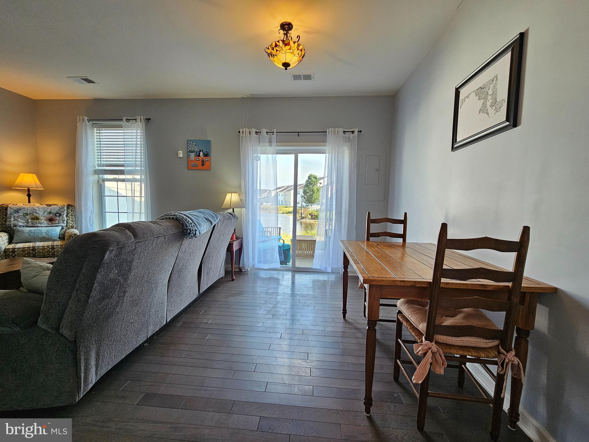 COLONIAL VILLAGE - Residential