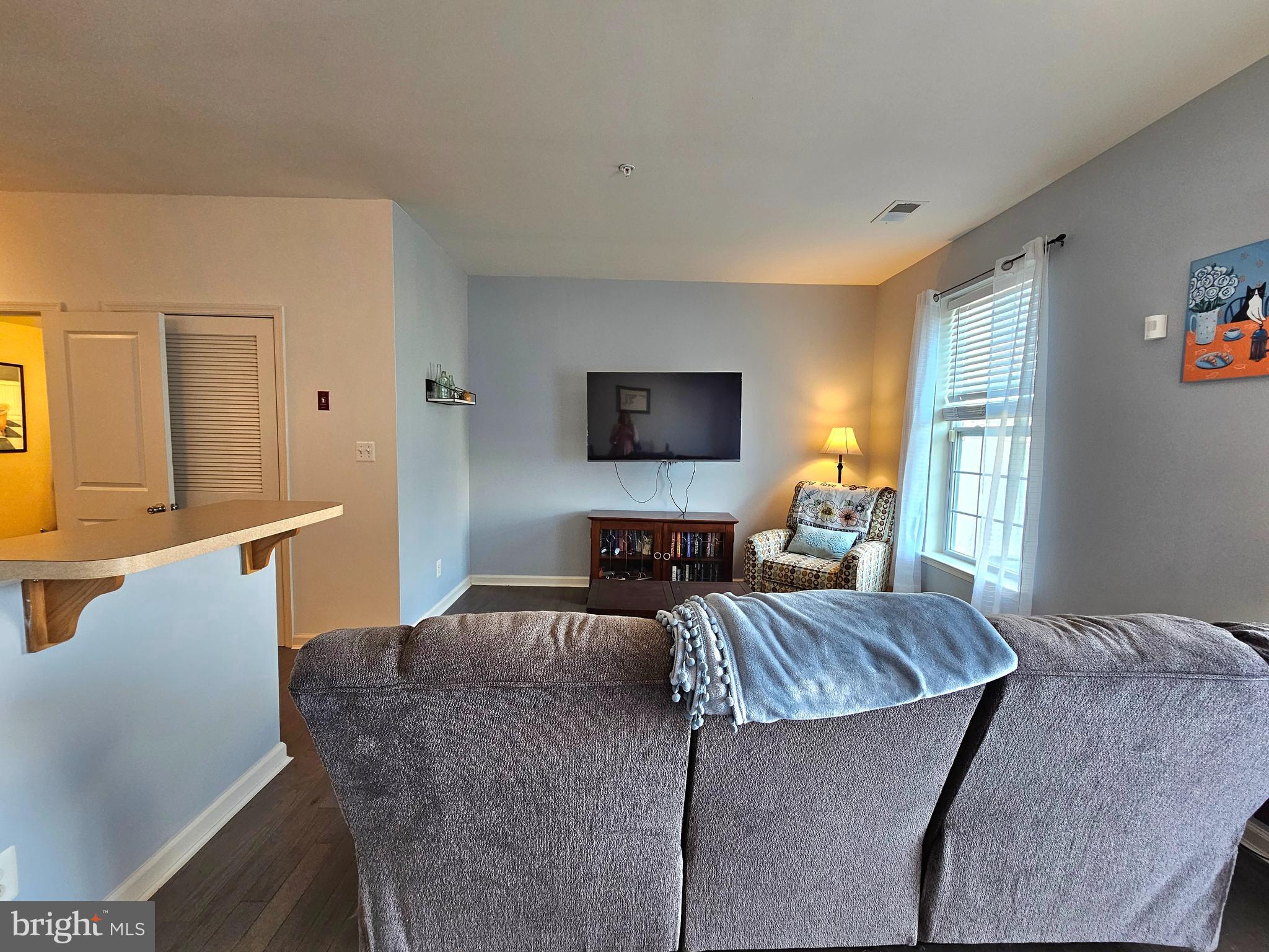 COLONIAL VILLAGE - Residential