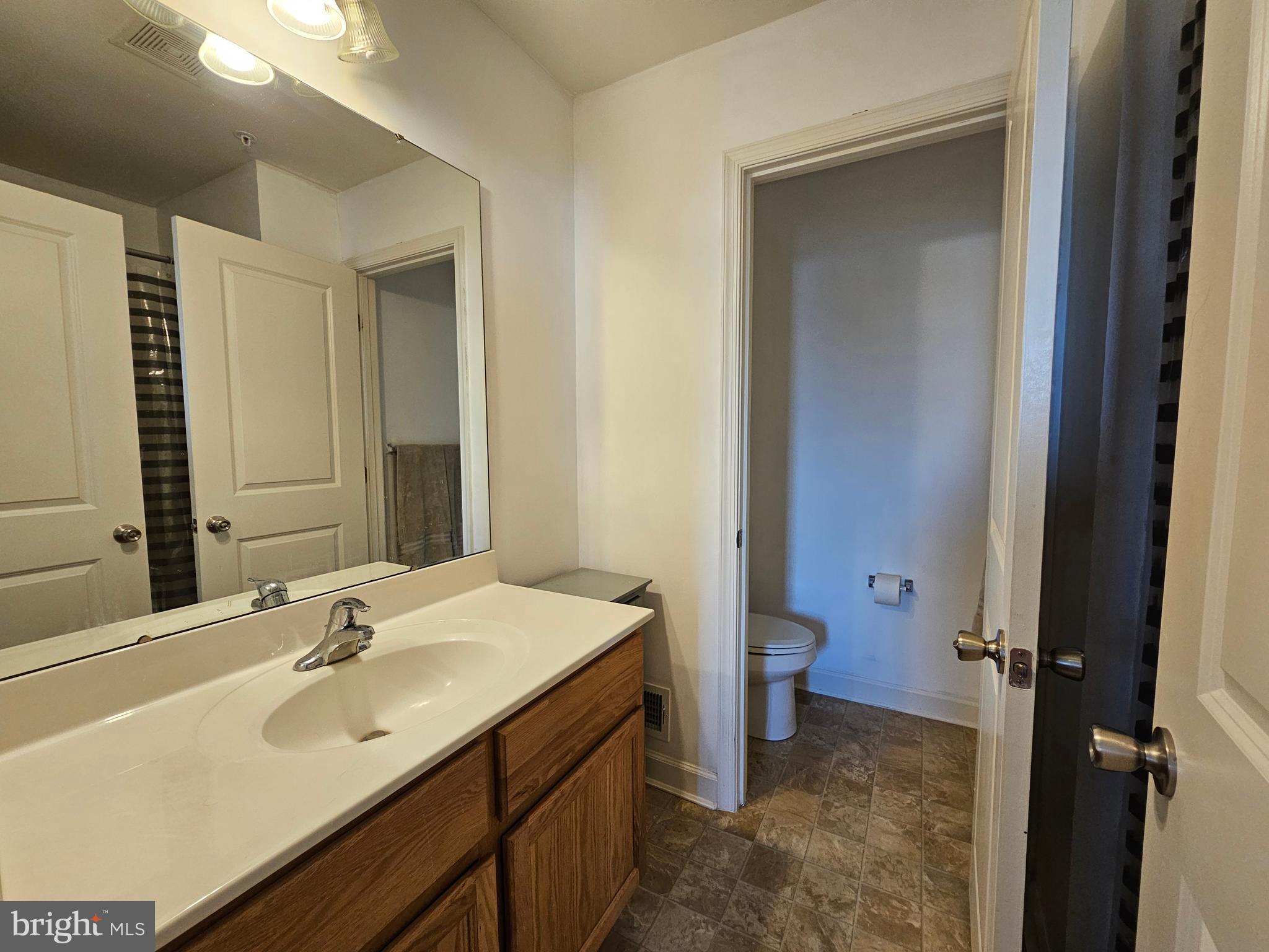 COLONIAL VILLAGE - Residential