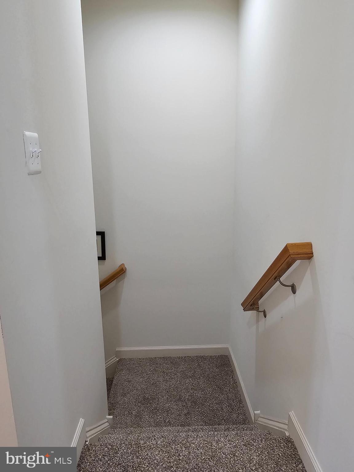 COLONIAL VILLAGE - Residential