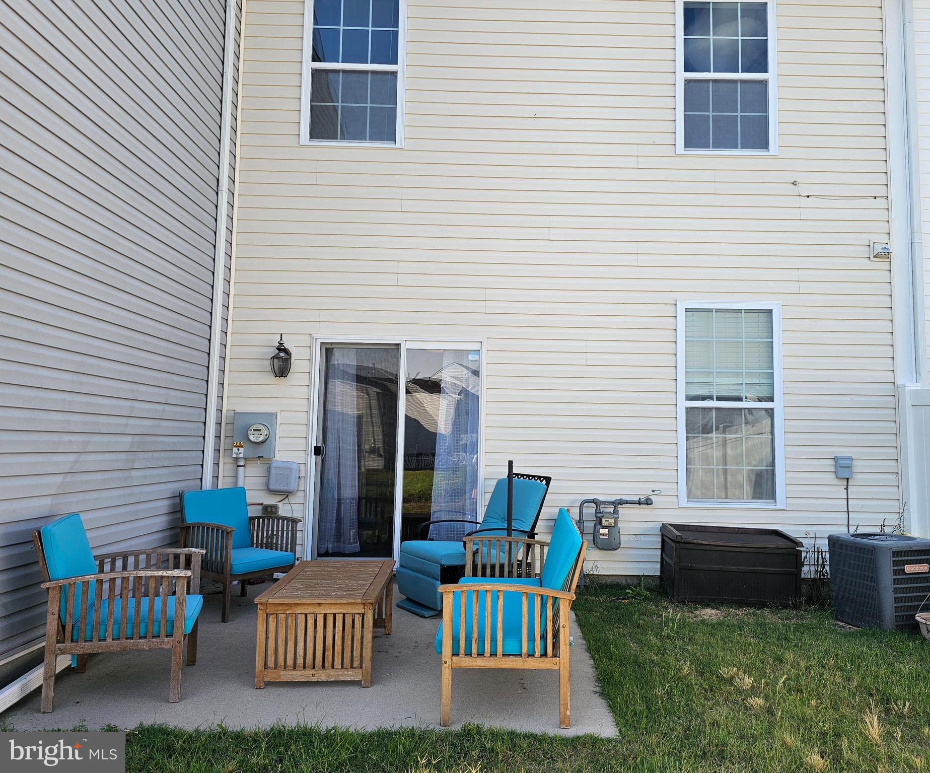 COLONIAL VILLAGE - Residential