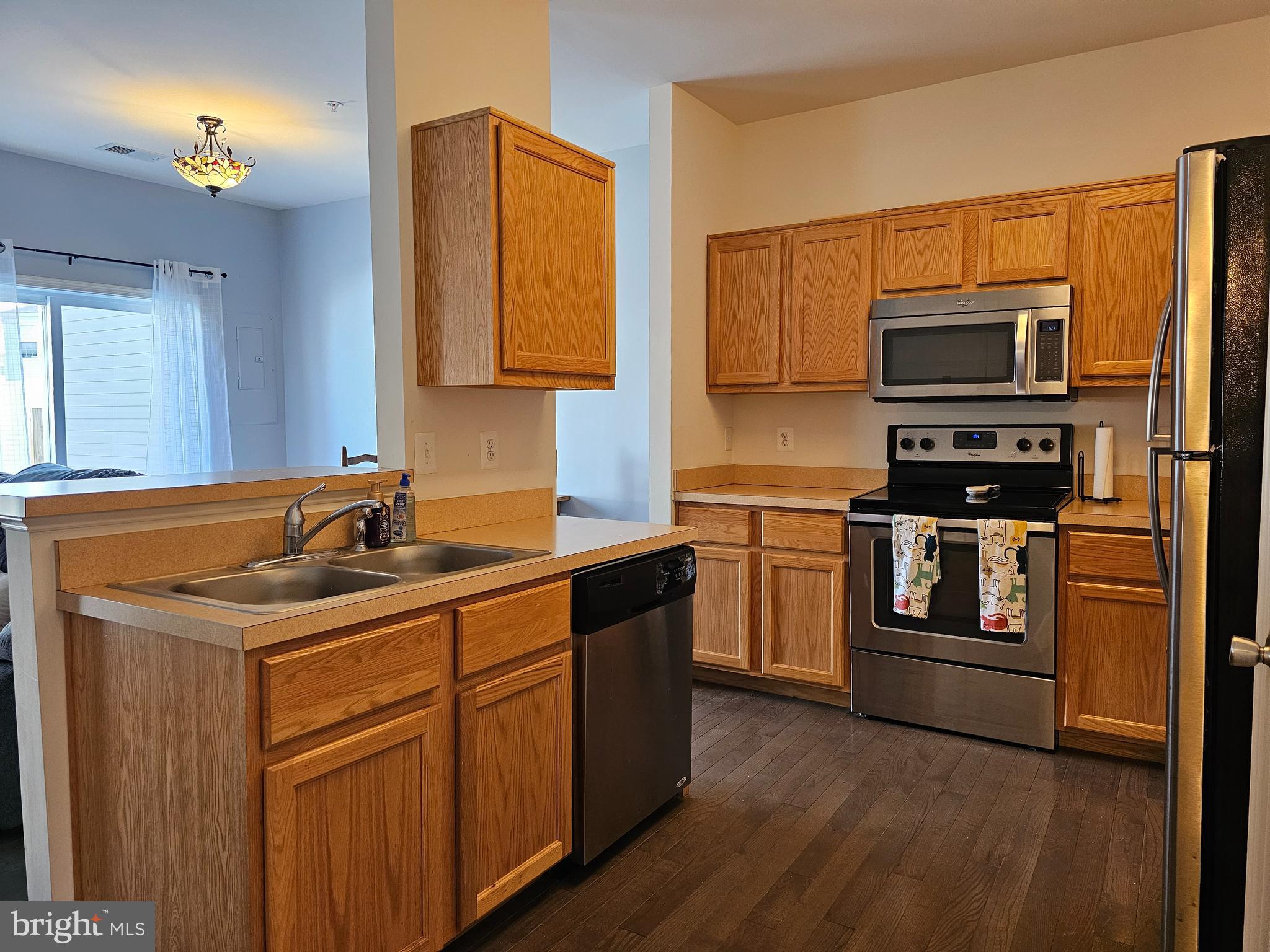 COLONIAL VILLAGE - Residential