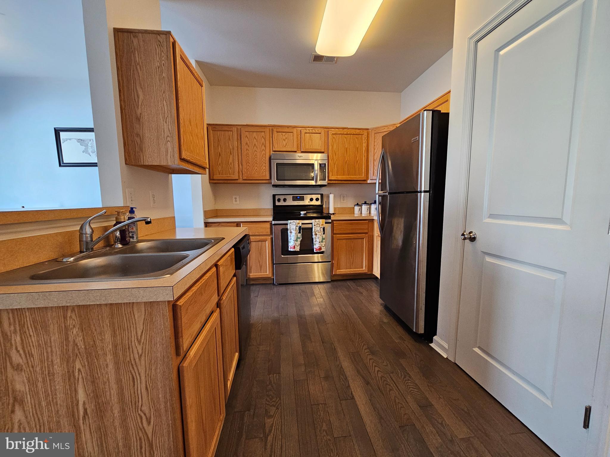 COLONIAL VILLAGE - Residential