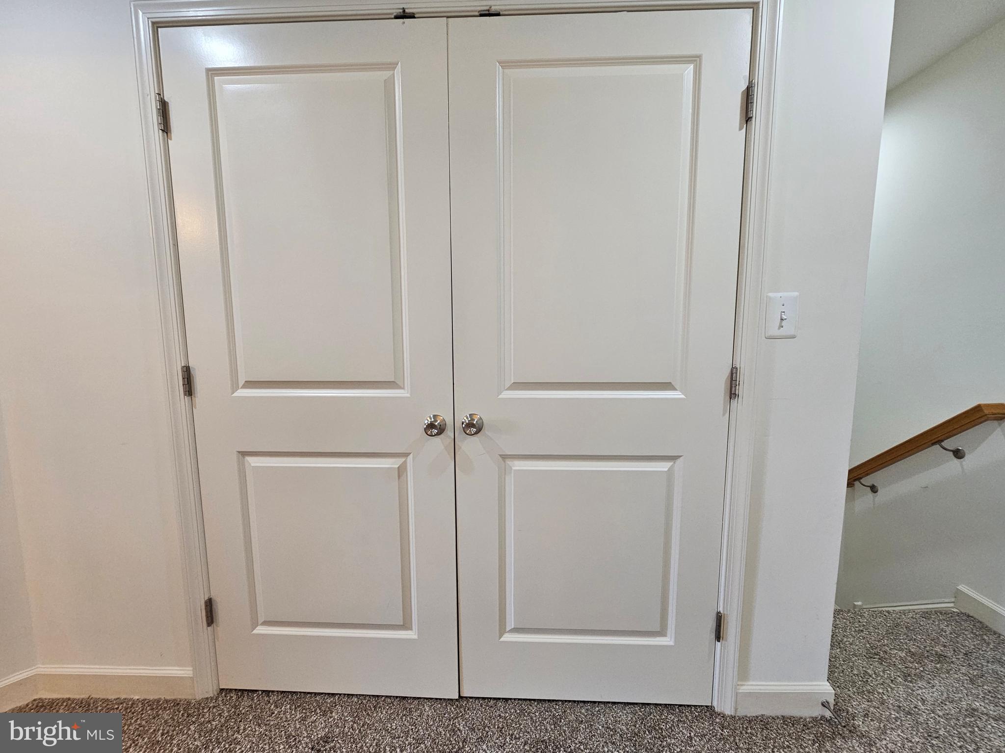 COLONIAL VILLAGE - Residential