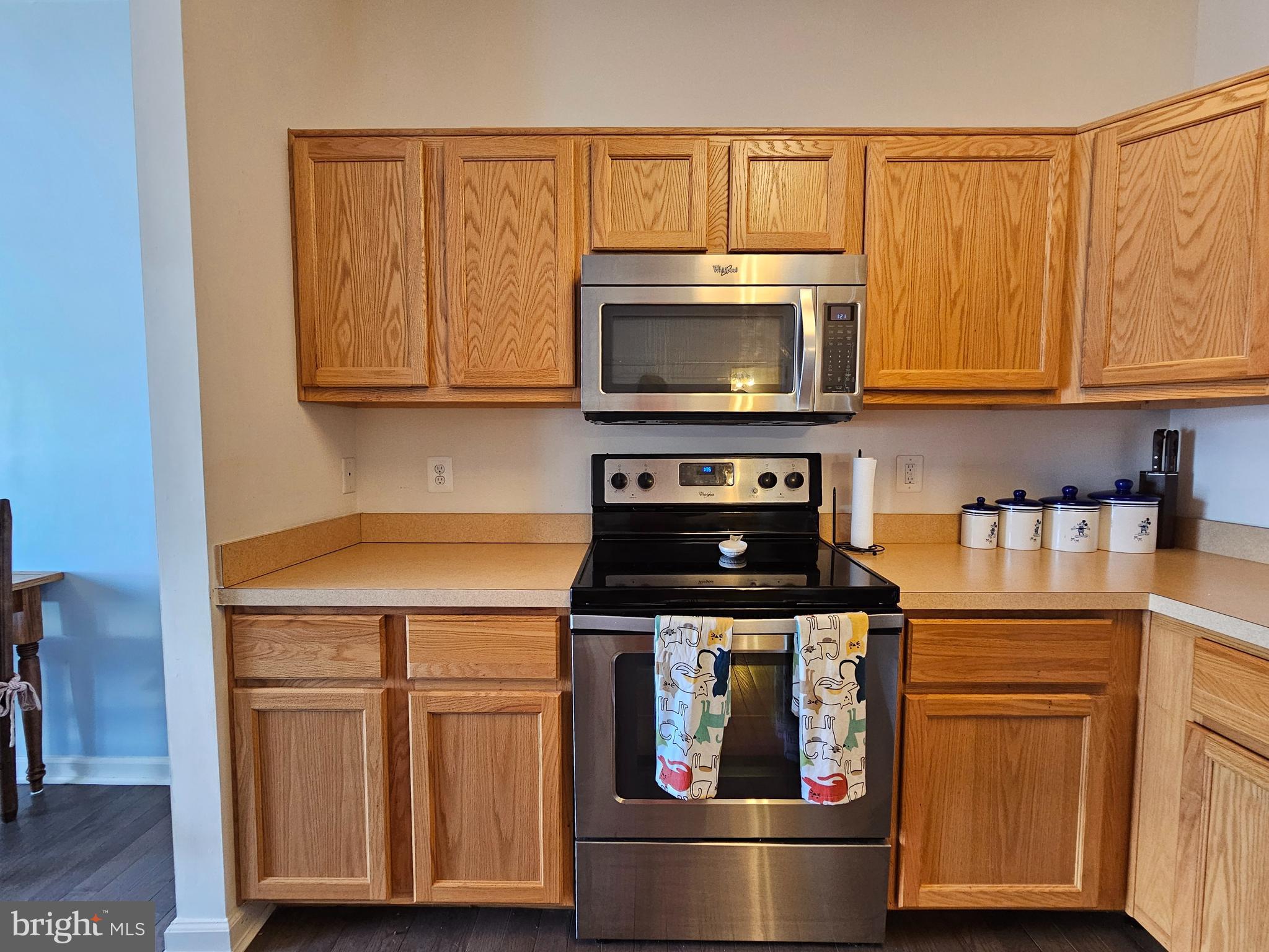 COLONIAL VILLAGE - Residential