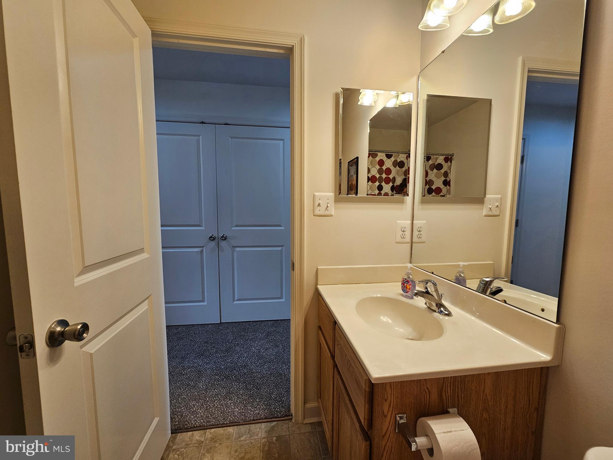 COLONIAL VILLAGE - Residential