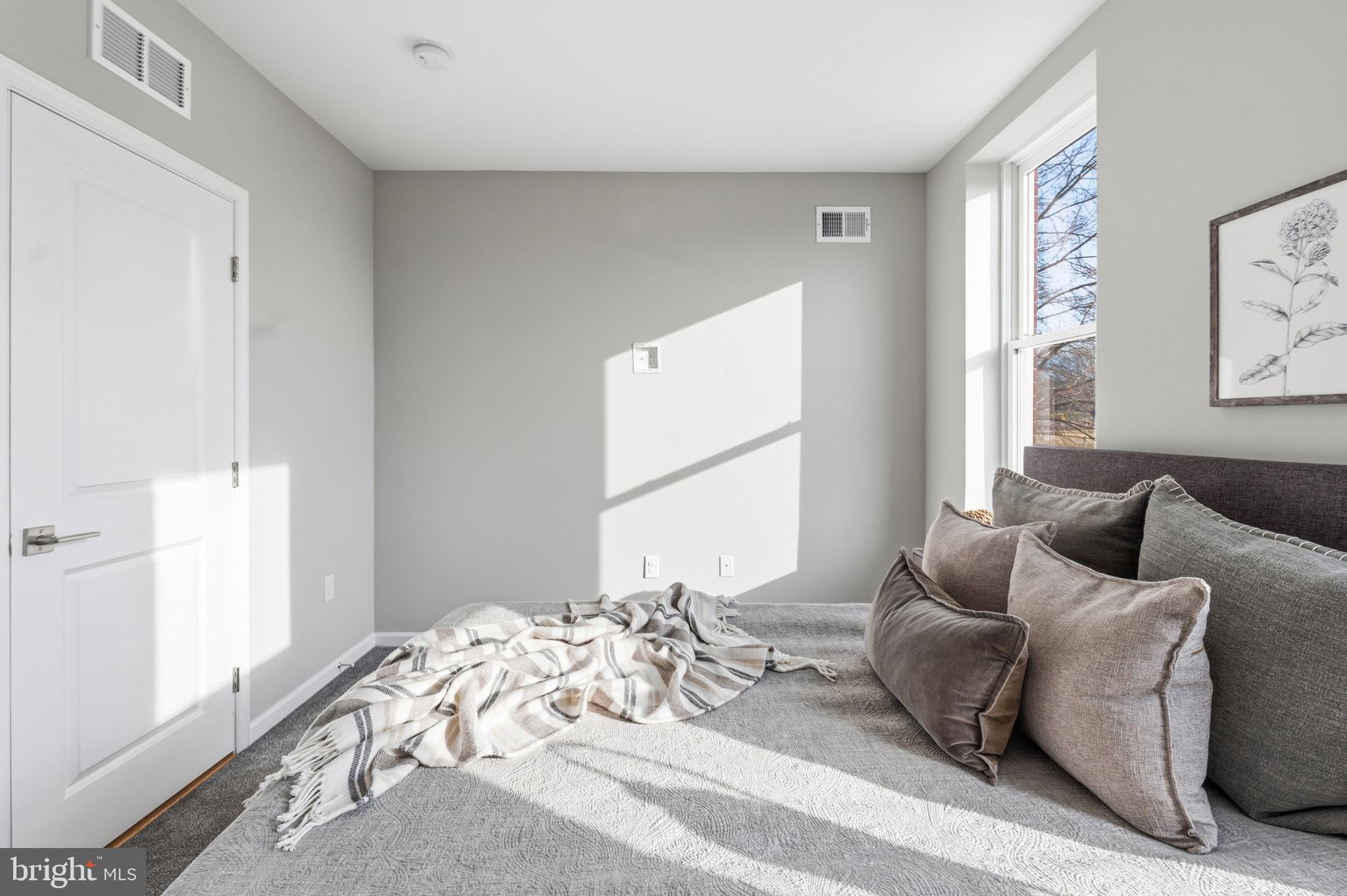 JOHNSTON SQUARE - Residential