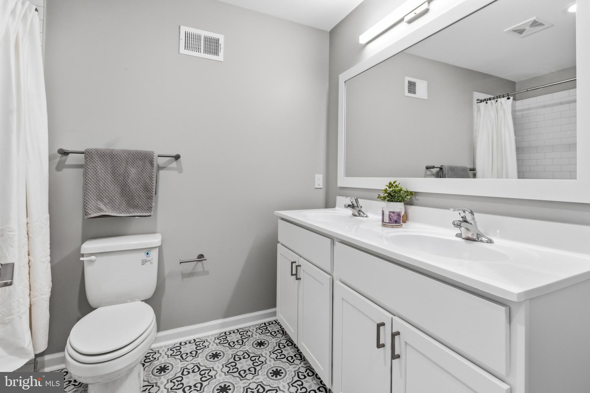 JOHNSTON SQUARE - Residential