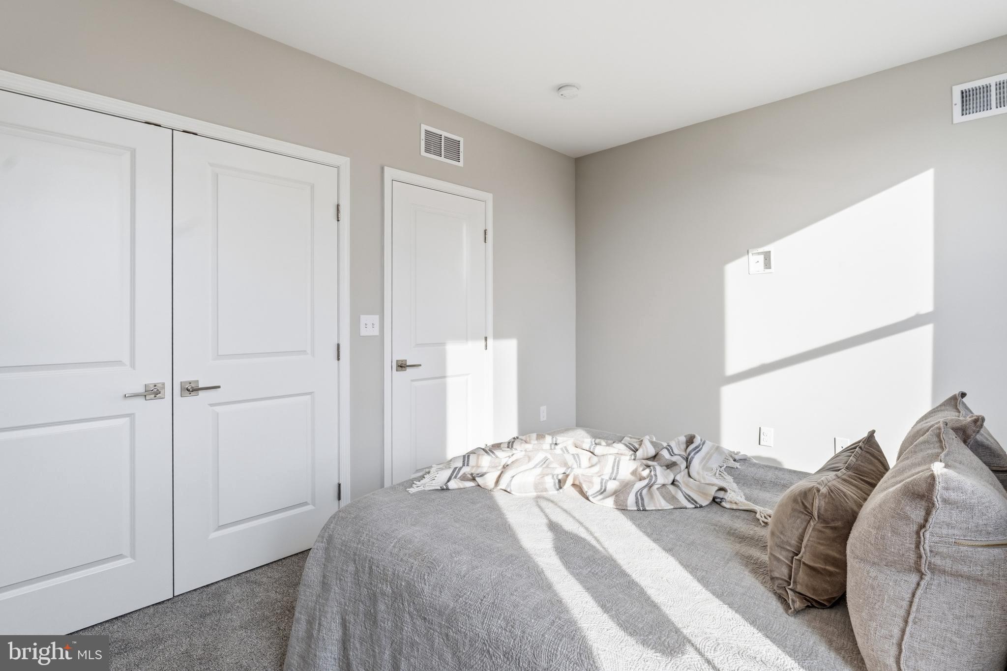 JOHNSTON SQUARE - Residential