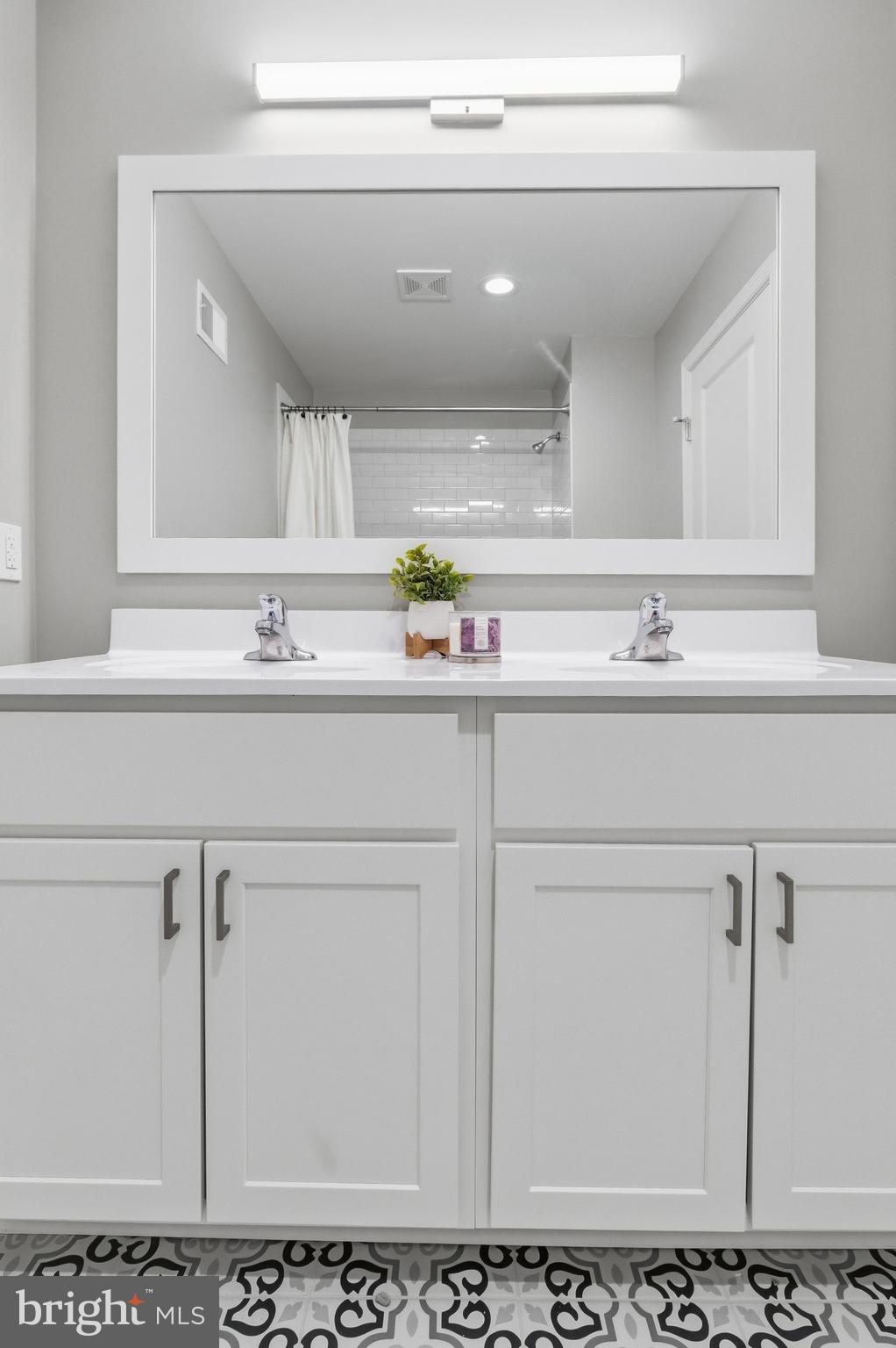 JOHNSTON SQUARE - Residential