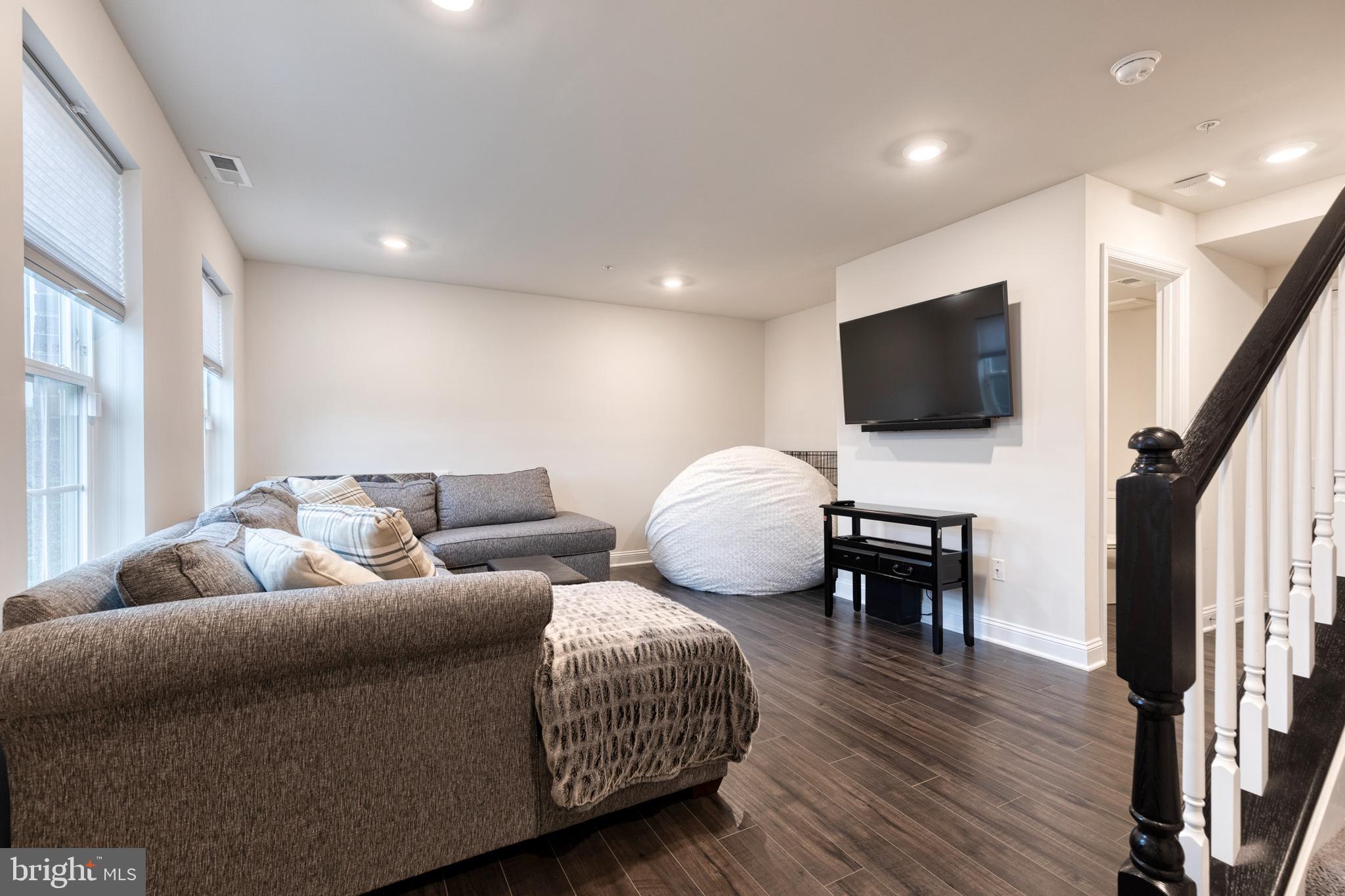 STRAWBRIDGE COMMONS - Residential