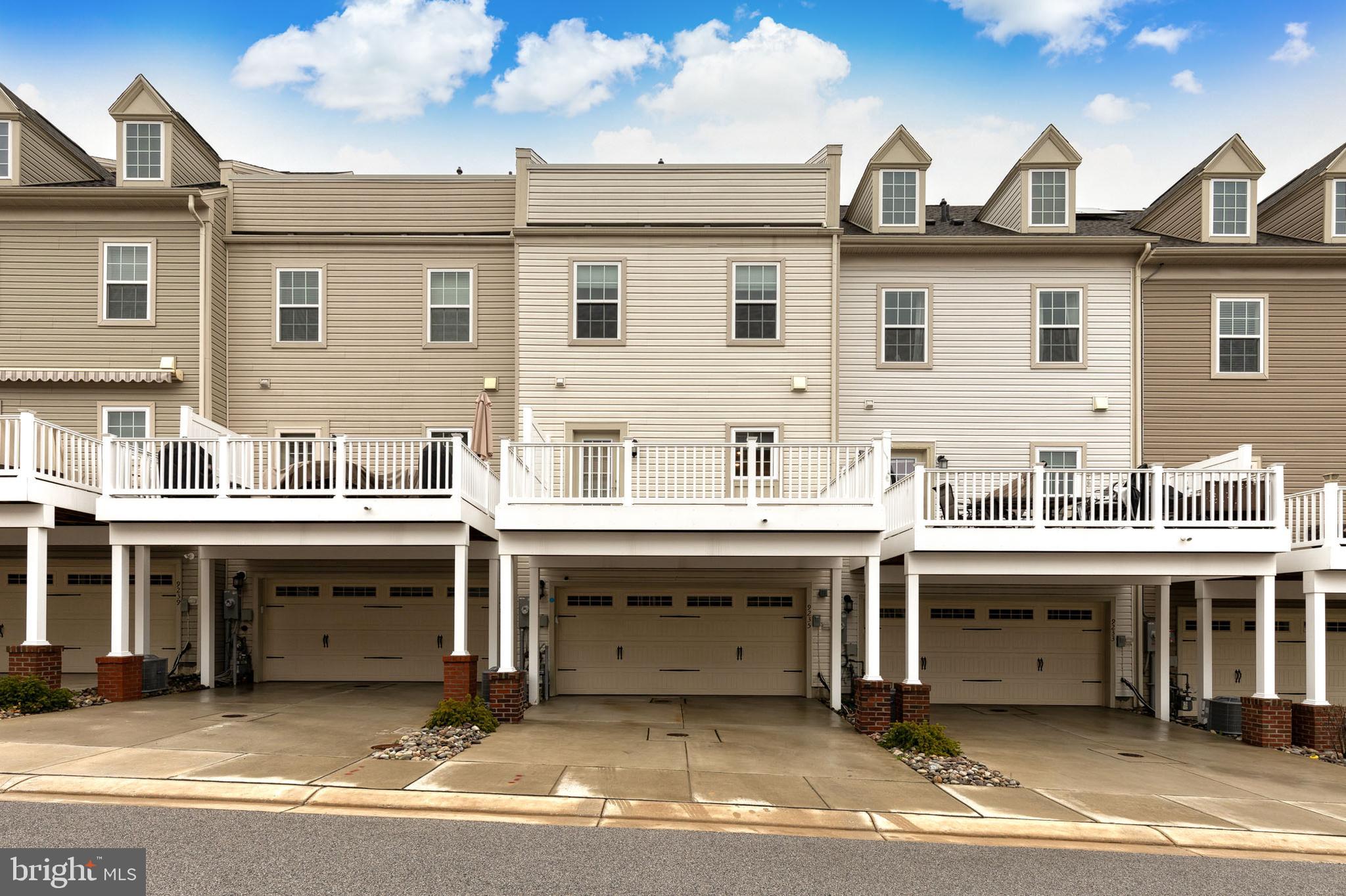 STRAWBRIDGE COMMONS - Residential