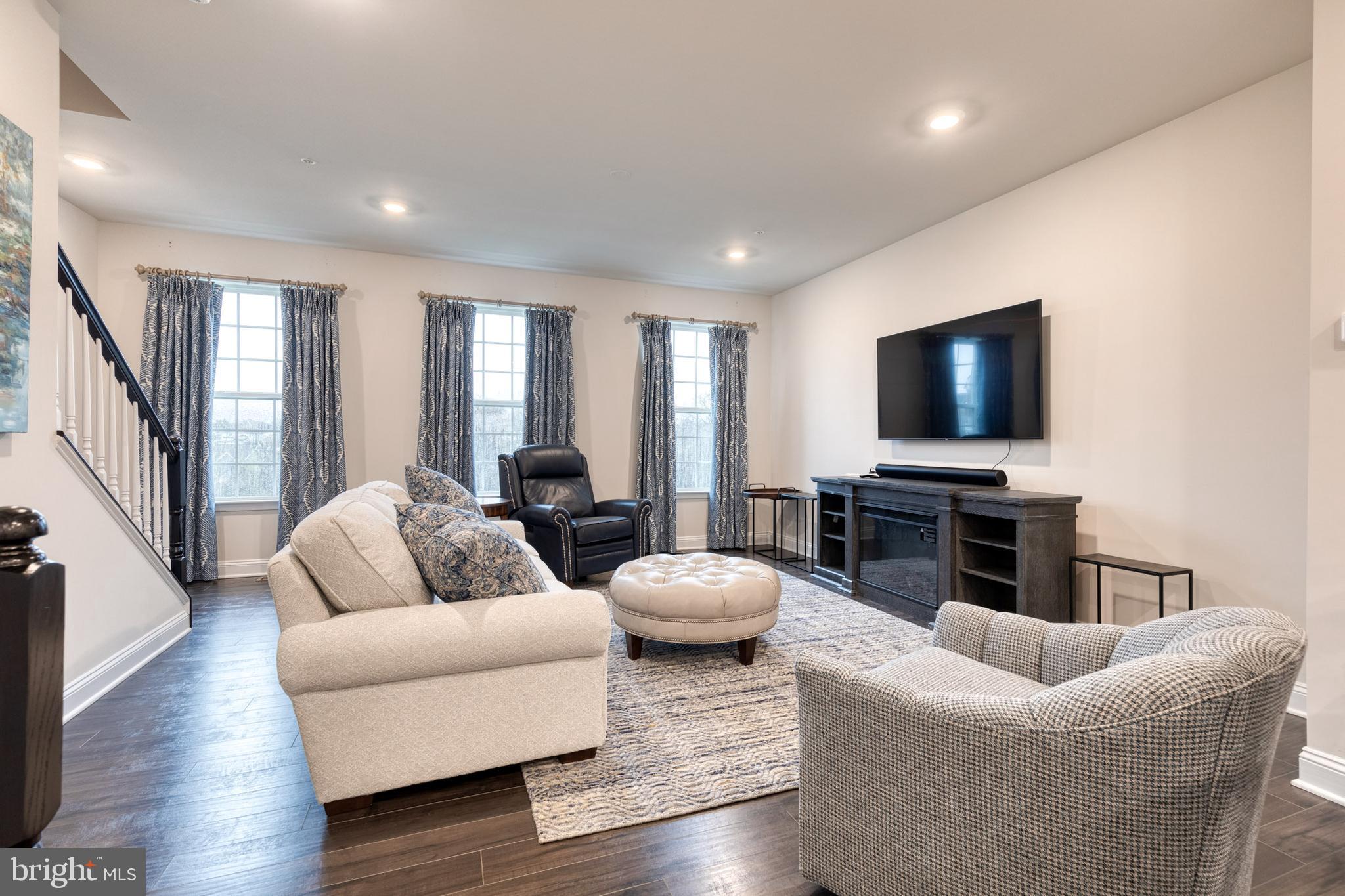 STRAWBRIDGE COMMONS - Residential