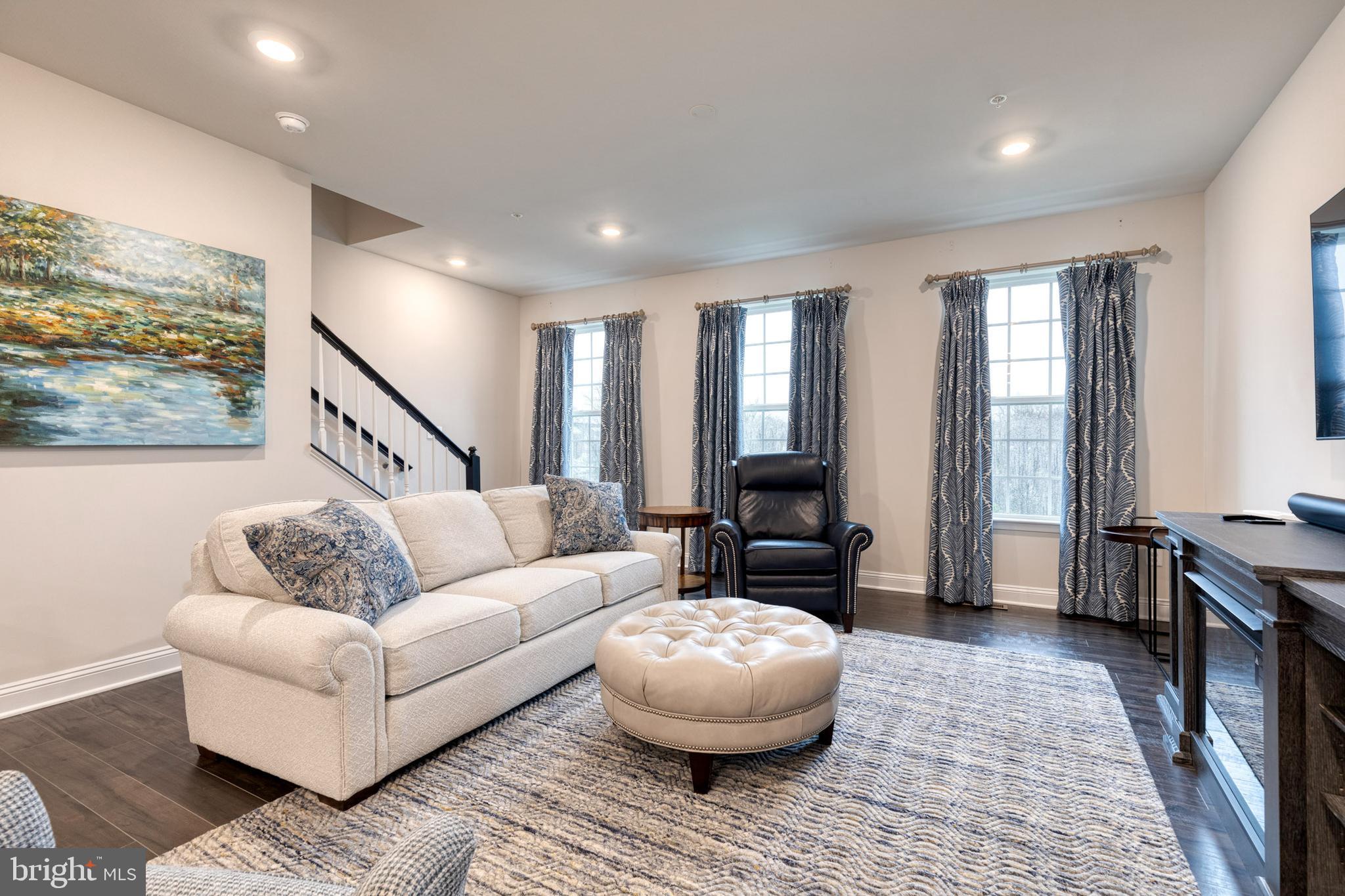 STRAWBRIDGE COMMONS - Residential