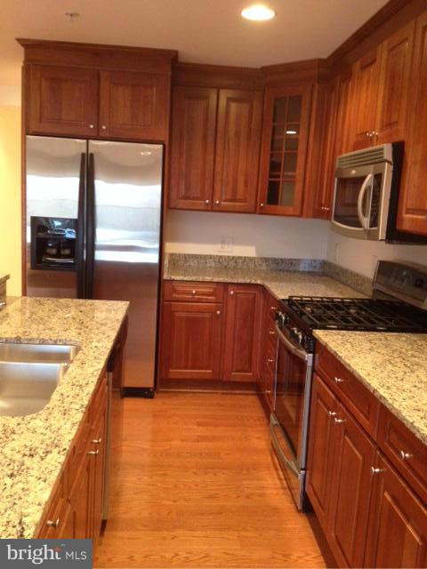 ROUNDWOOD RIDGE - Residential Lease