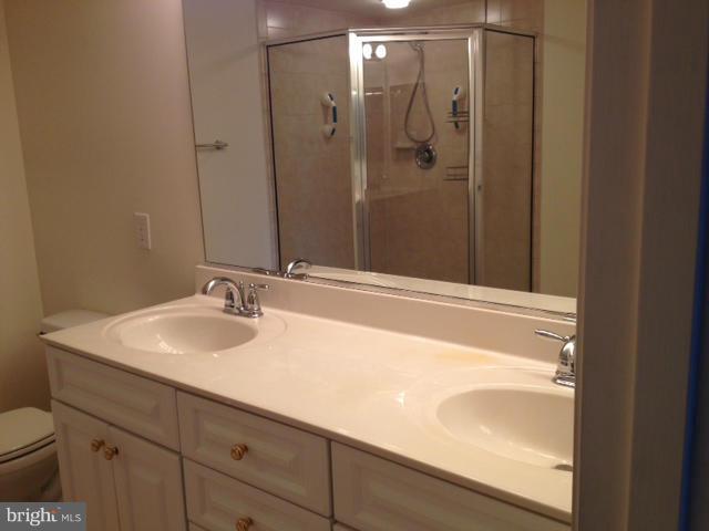 ROUNDWOOD RIDGE - Residential Lease