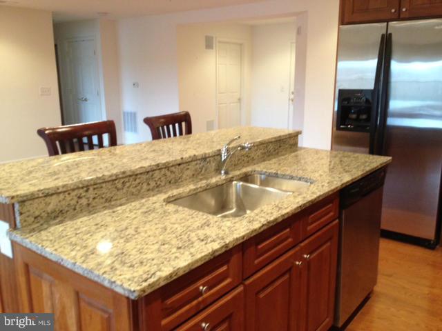 ROUNDWOOD RIDGE - Residential Lease