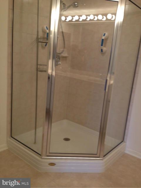 ROUNDWOOD RIDGE - Residential Lease