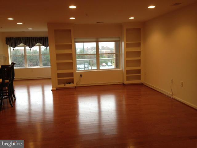 ROUNDWOOD RIDGE - Residential Lease