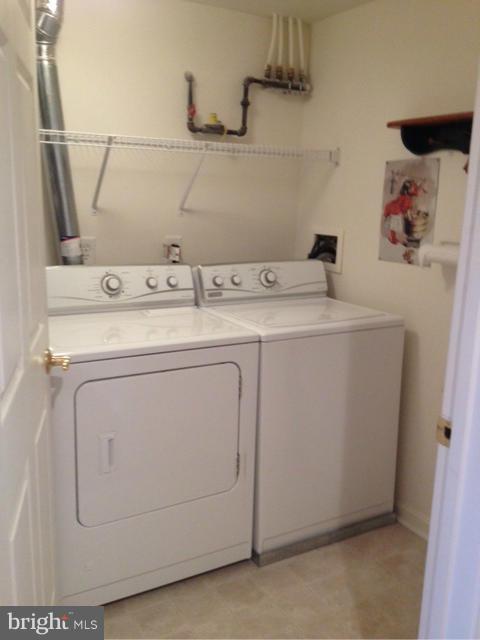 ROUNDWOOD RIDGE - Residential Lease