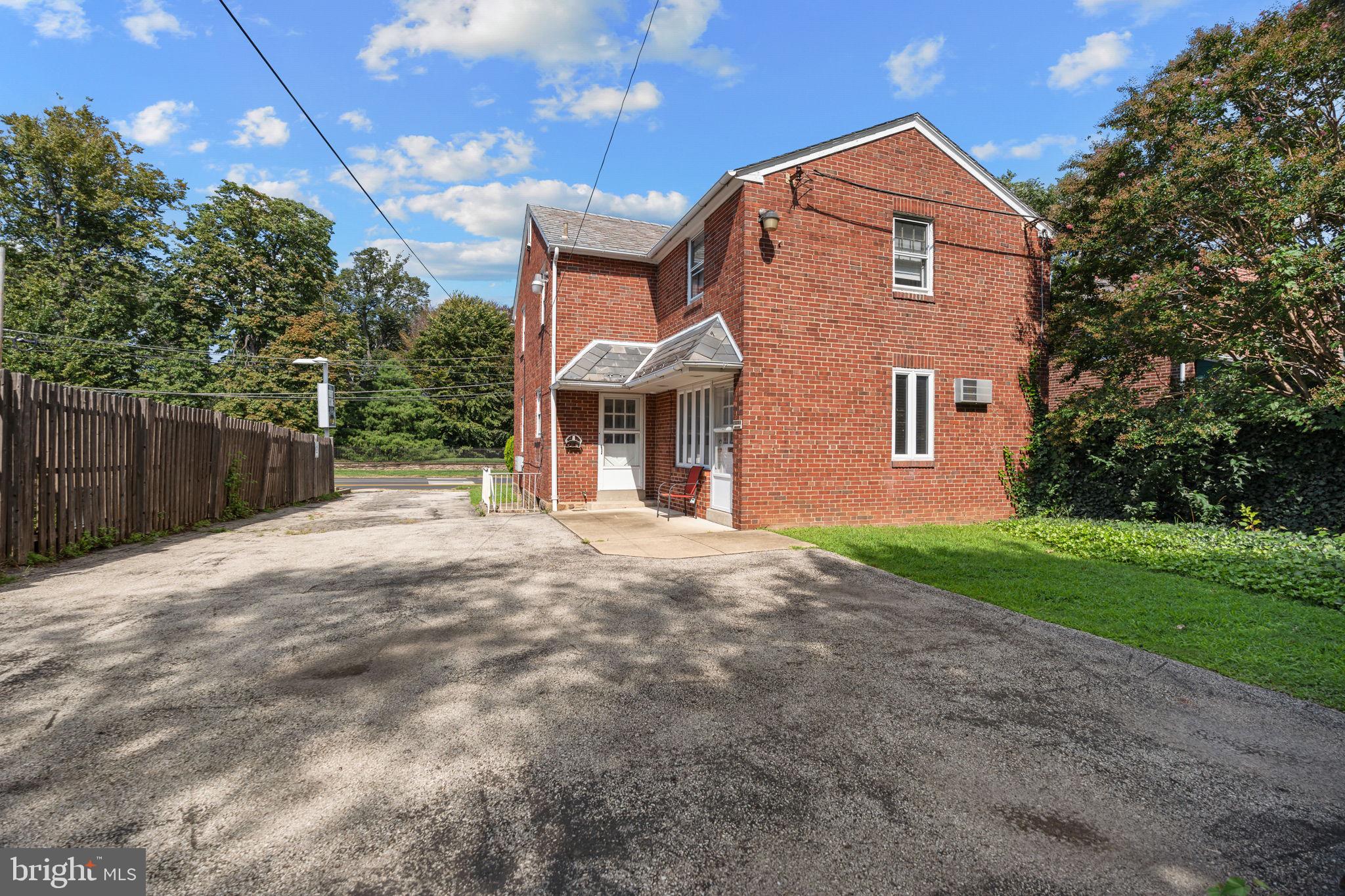 906 RHAWN STREET