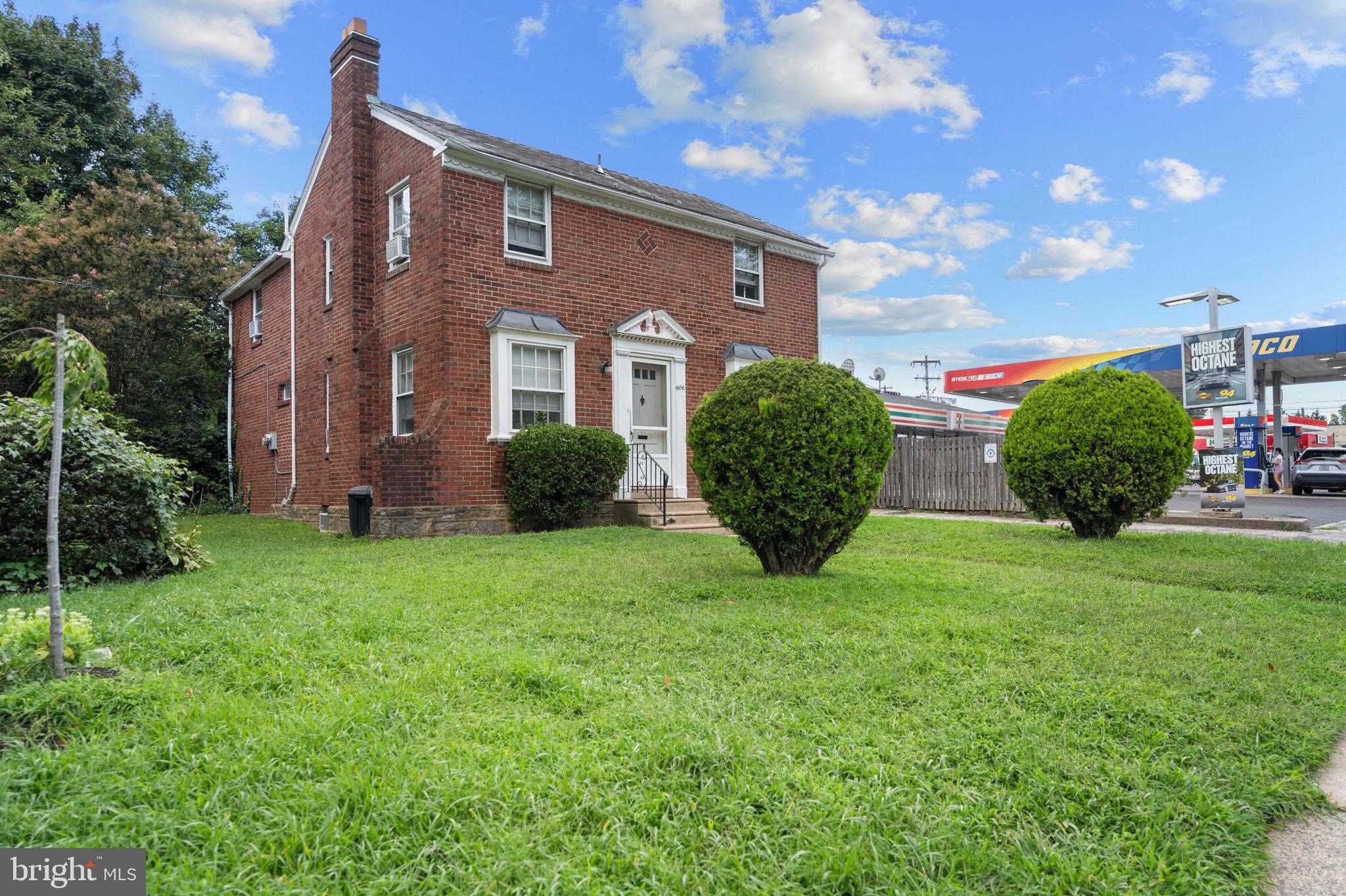906 RHAWN STREET