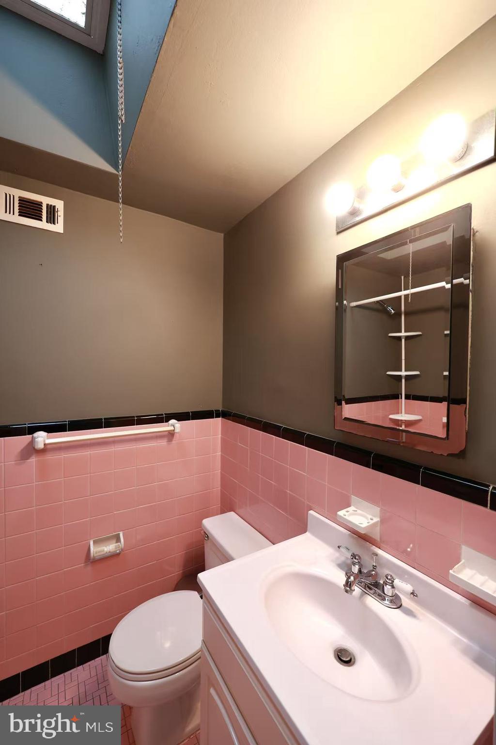 MAYFAIR (EAST) - Residential