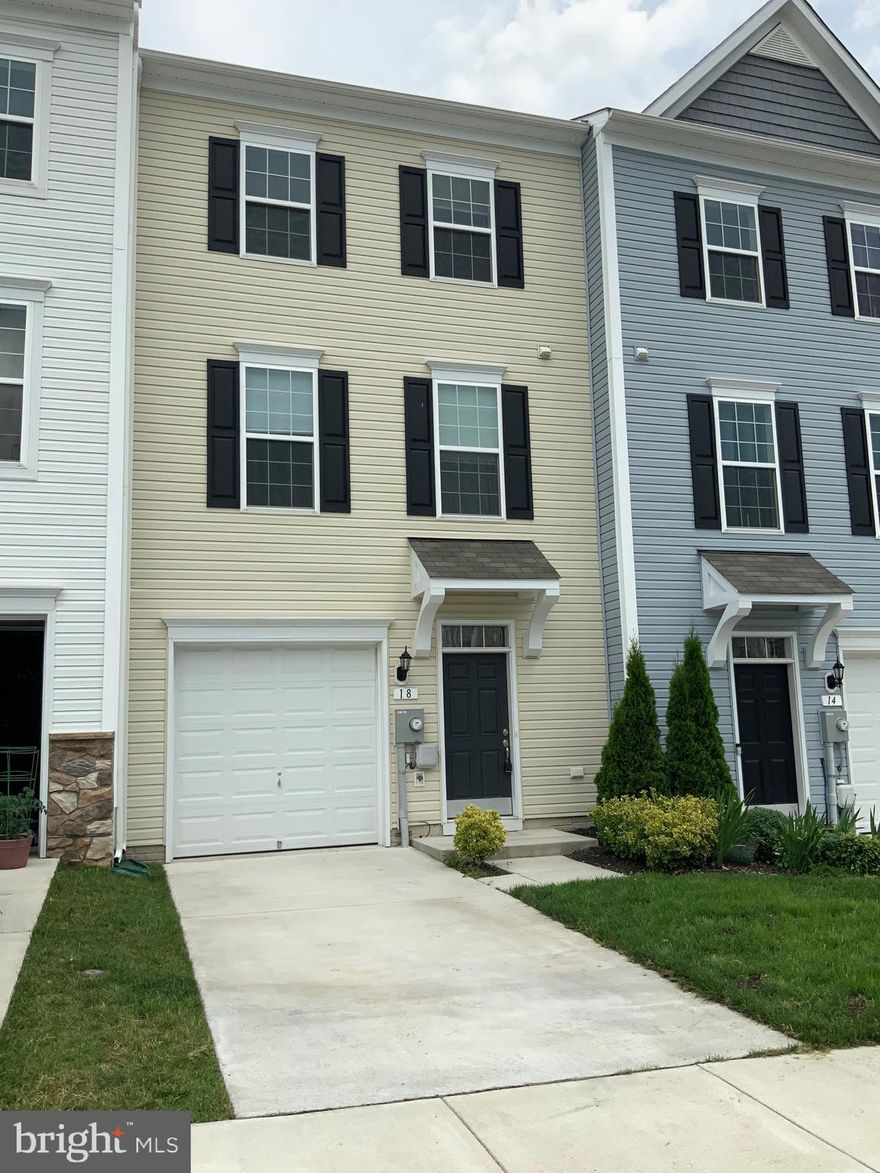 Very nice 3 level, 3 bedroom, 2 1/2 bath town home in North Berkeley County.  Open floor plan with kitchen island and breakfast bar, bedroom level laundry and a finished lower level with walk out. One car garage.  Convenient location with easy access to I-81 and close to supermarkets and restaurants.