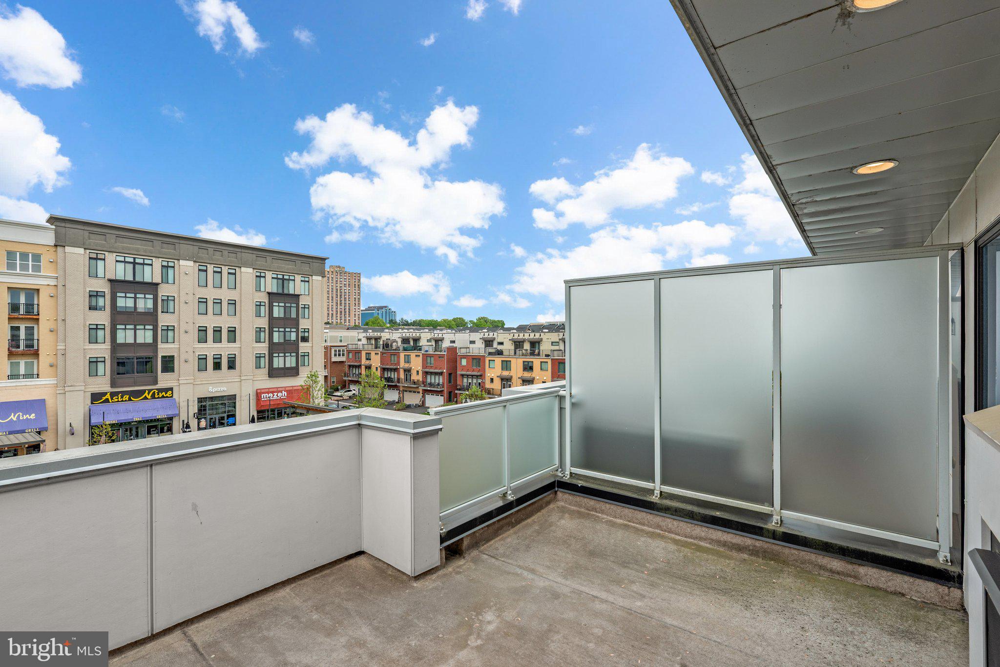 CROWN FARM - Residential