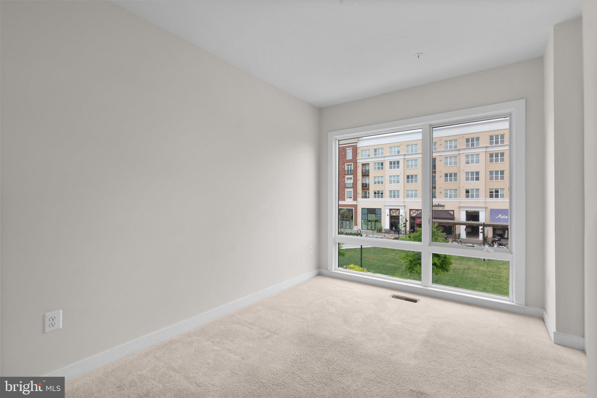 CROWN FARM - Residential