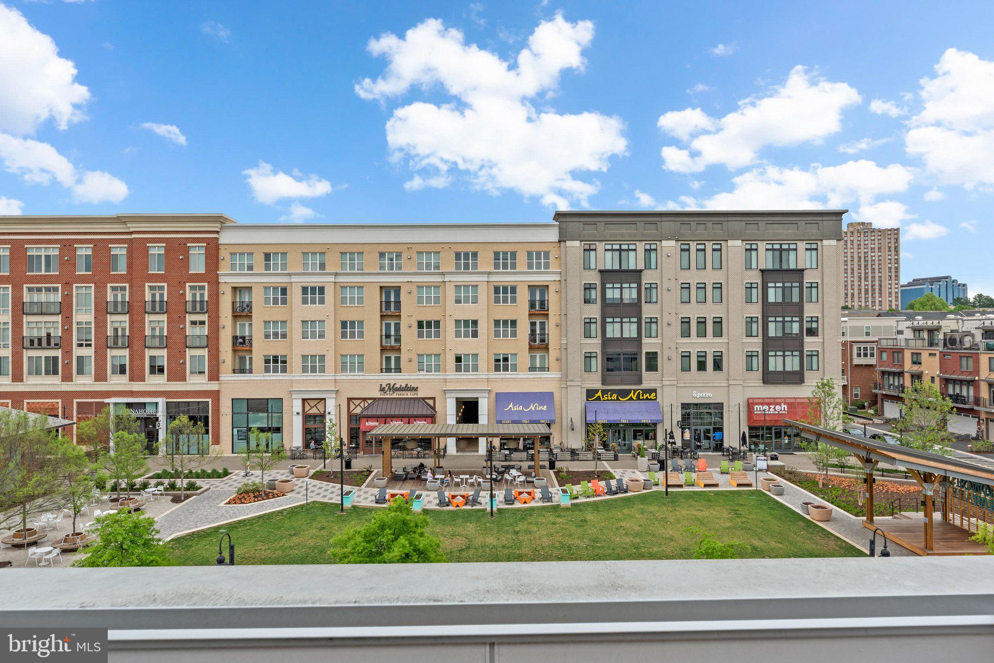 CROWN FARM - Residential