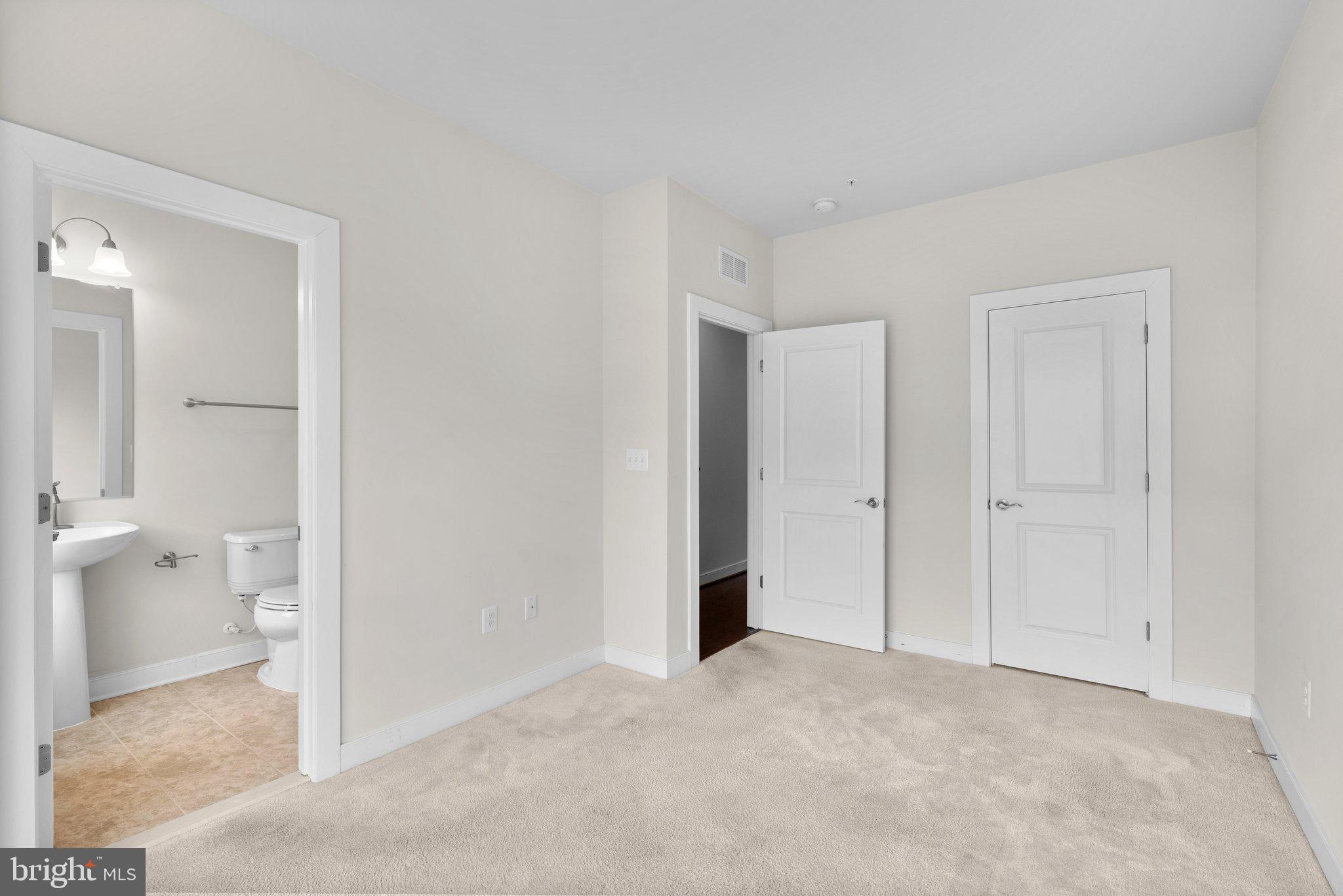 CROWN FARM - Residential