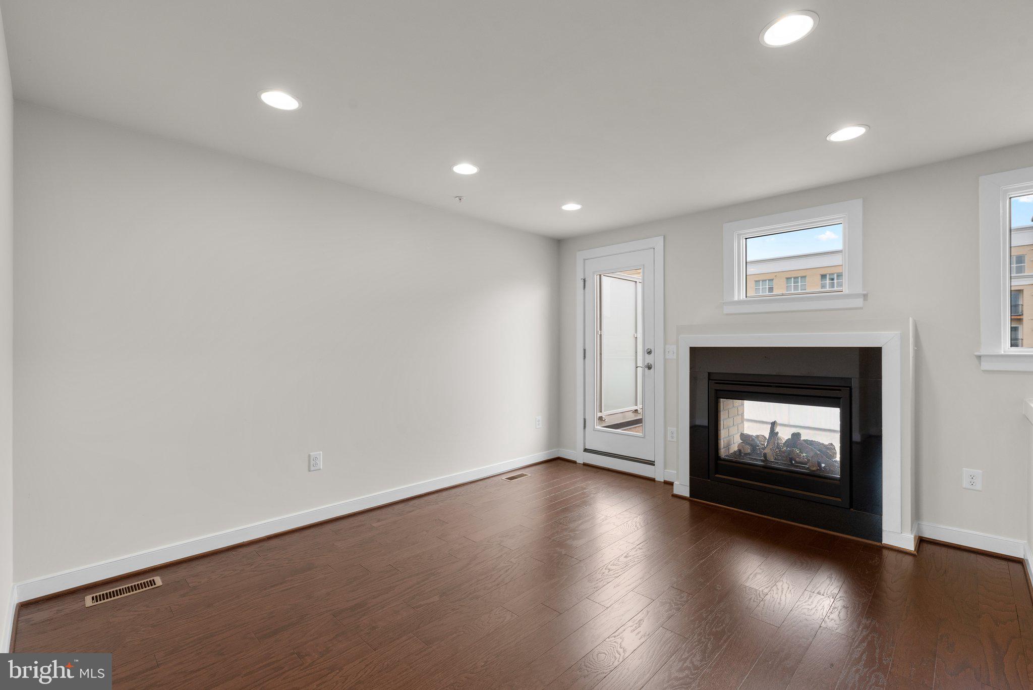 CROWN FARM - Residential