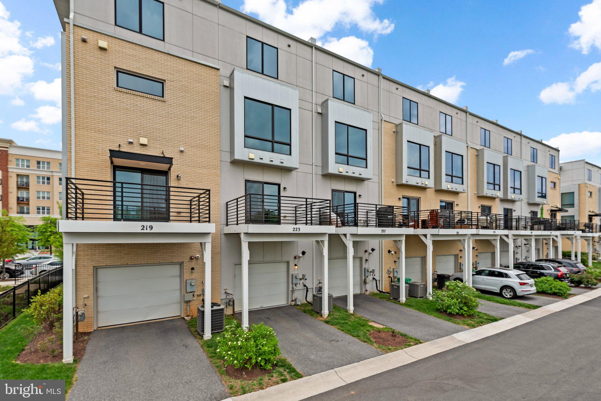 CROWN FARM - Residential