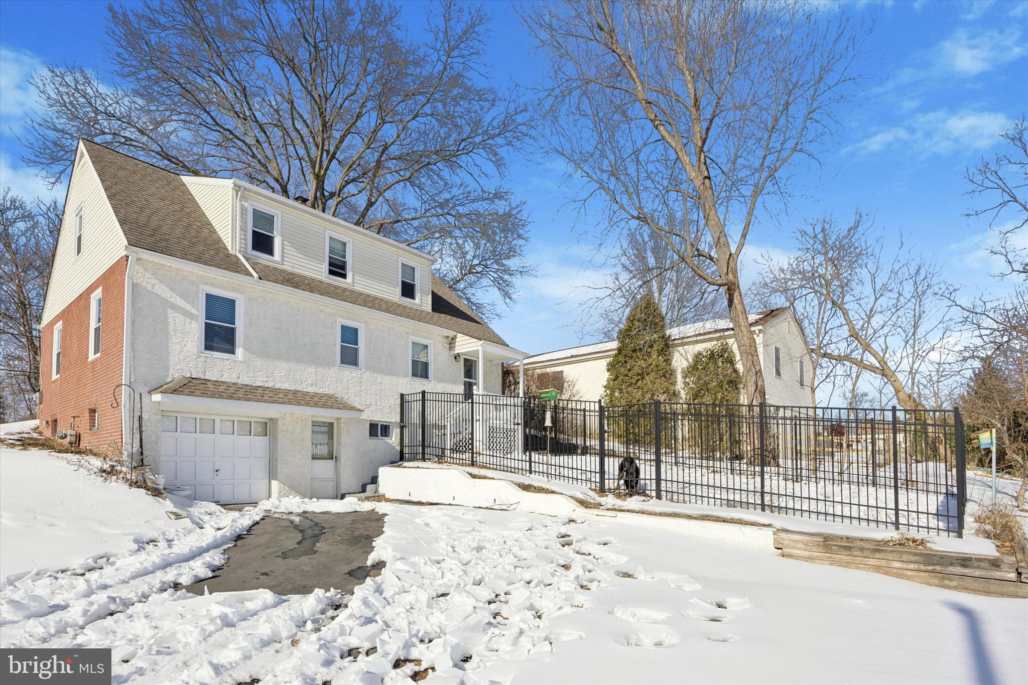 MEETINGHOUSE VIL - Residential