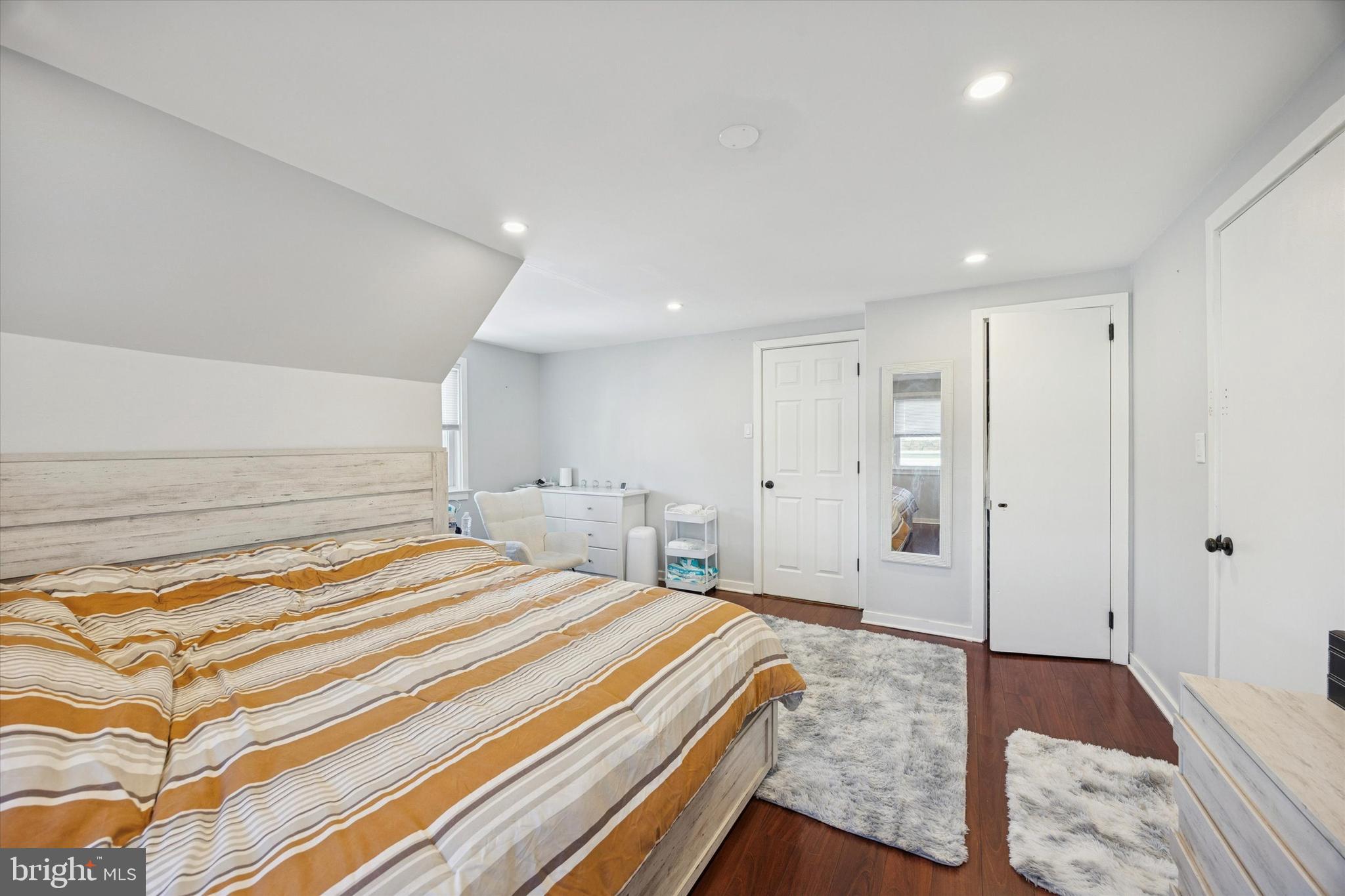 MEETINGHOUSE VIL - Residential